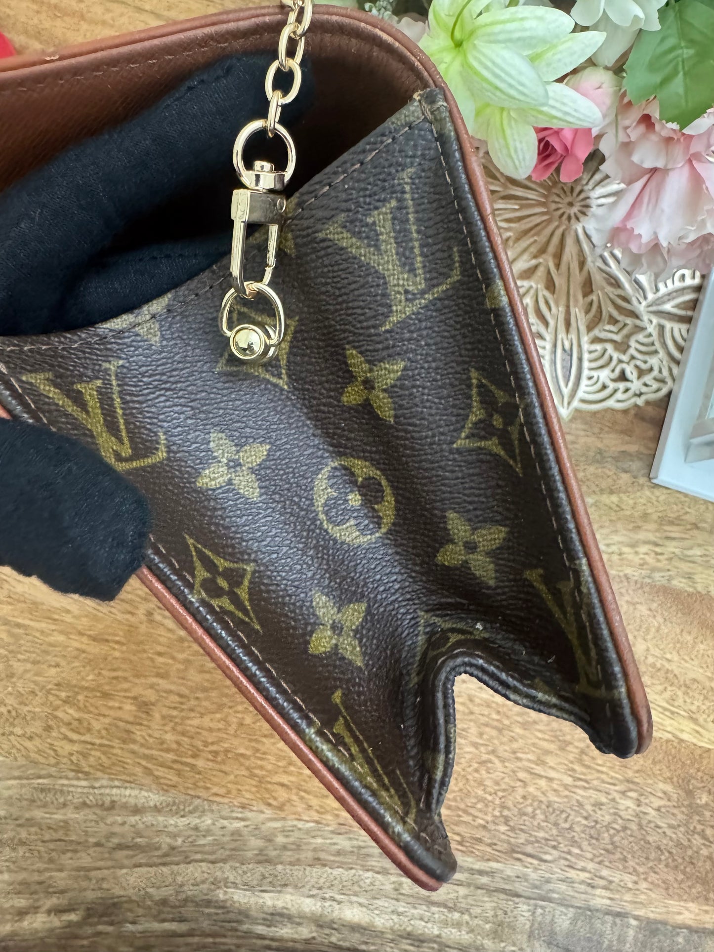 LOUIS VUITTON - DAME CLUTCH - Converted (Preloved)