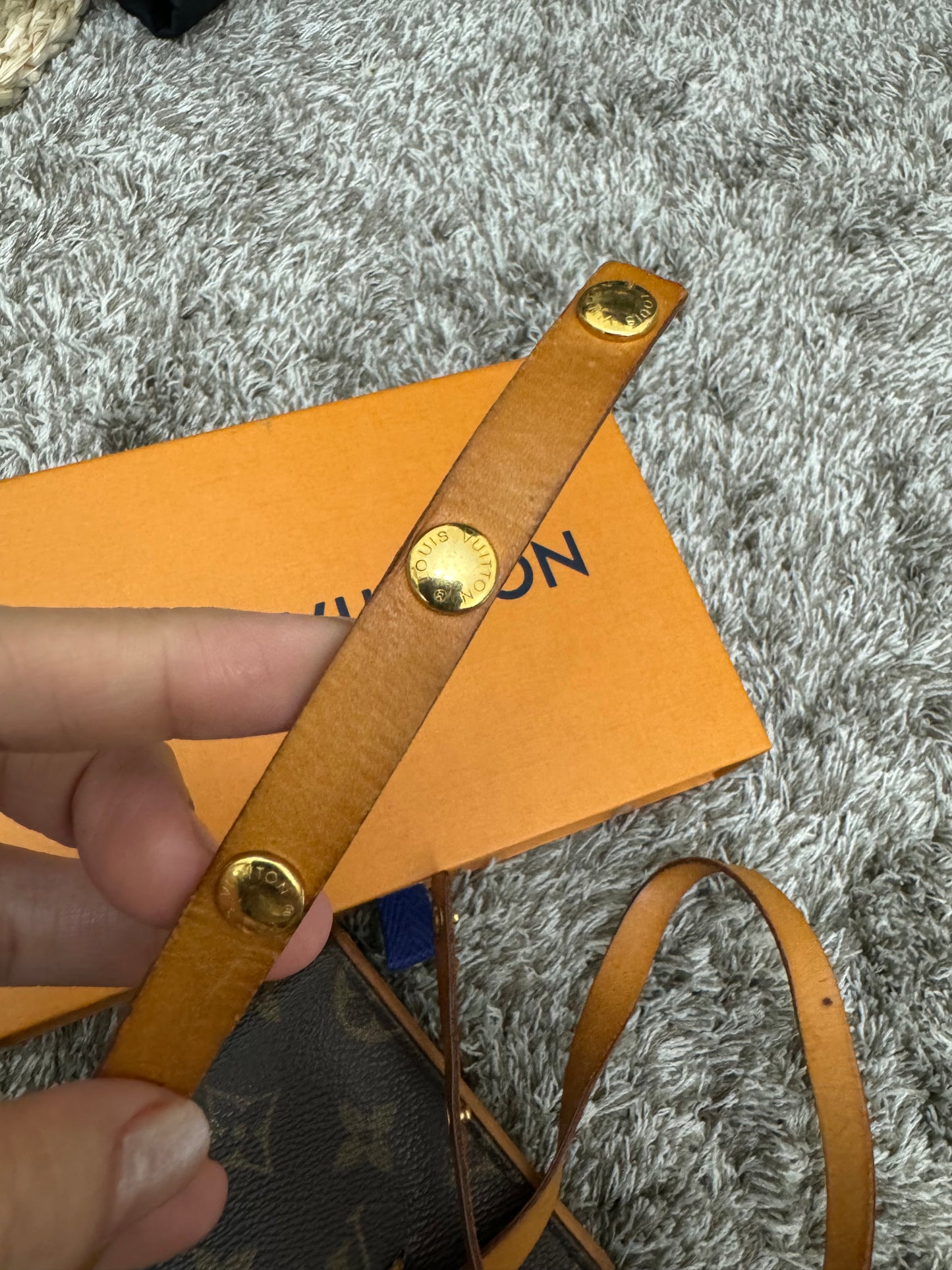 LOUIS VUITTON - POCHETTE FLORENTINE BELT BAG (Pre-loved)