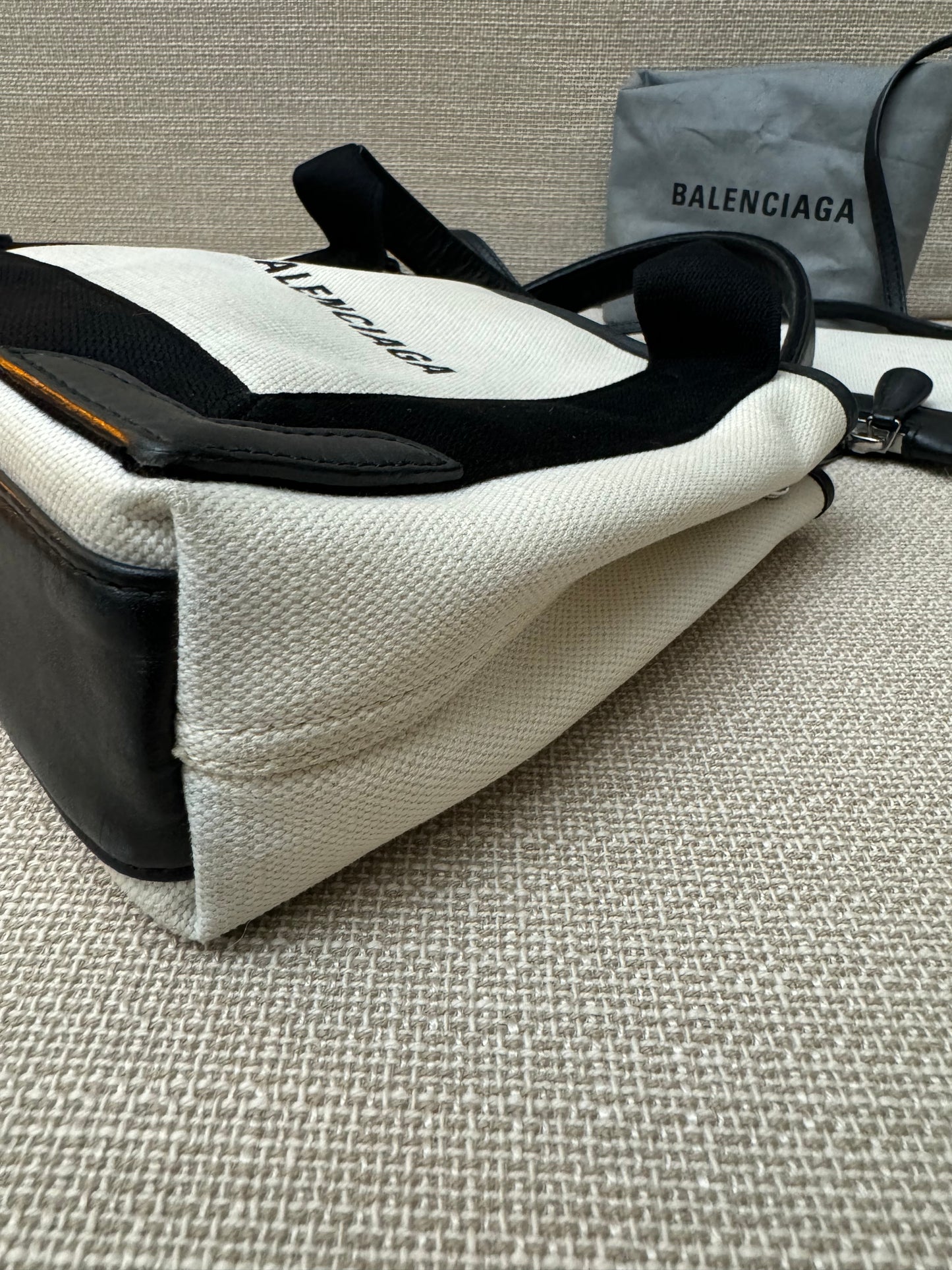 CABAS SLING BAG