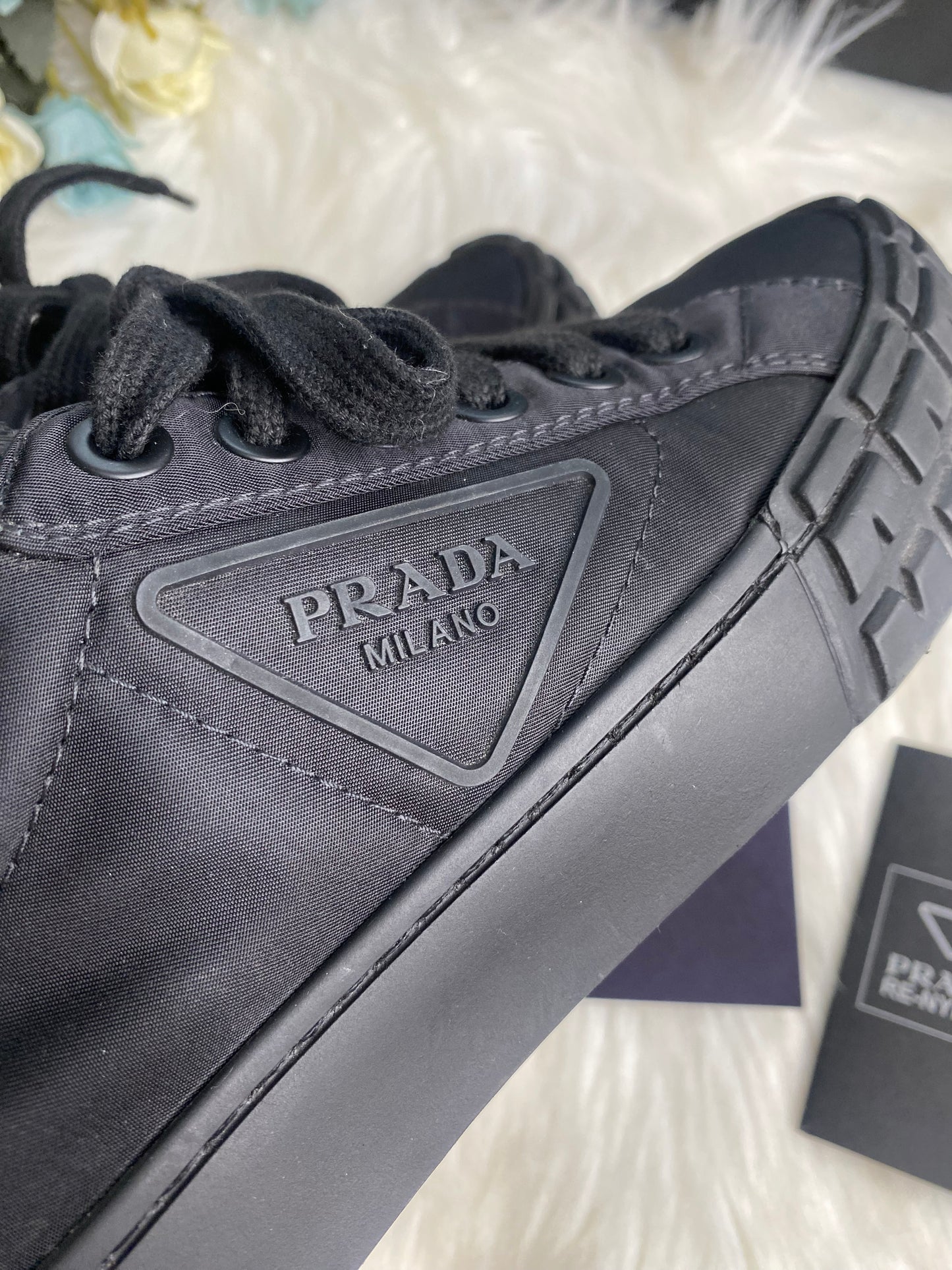 PRADA - LOWCUT SNEAKERS Unisex (Pre-loved)