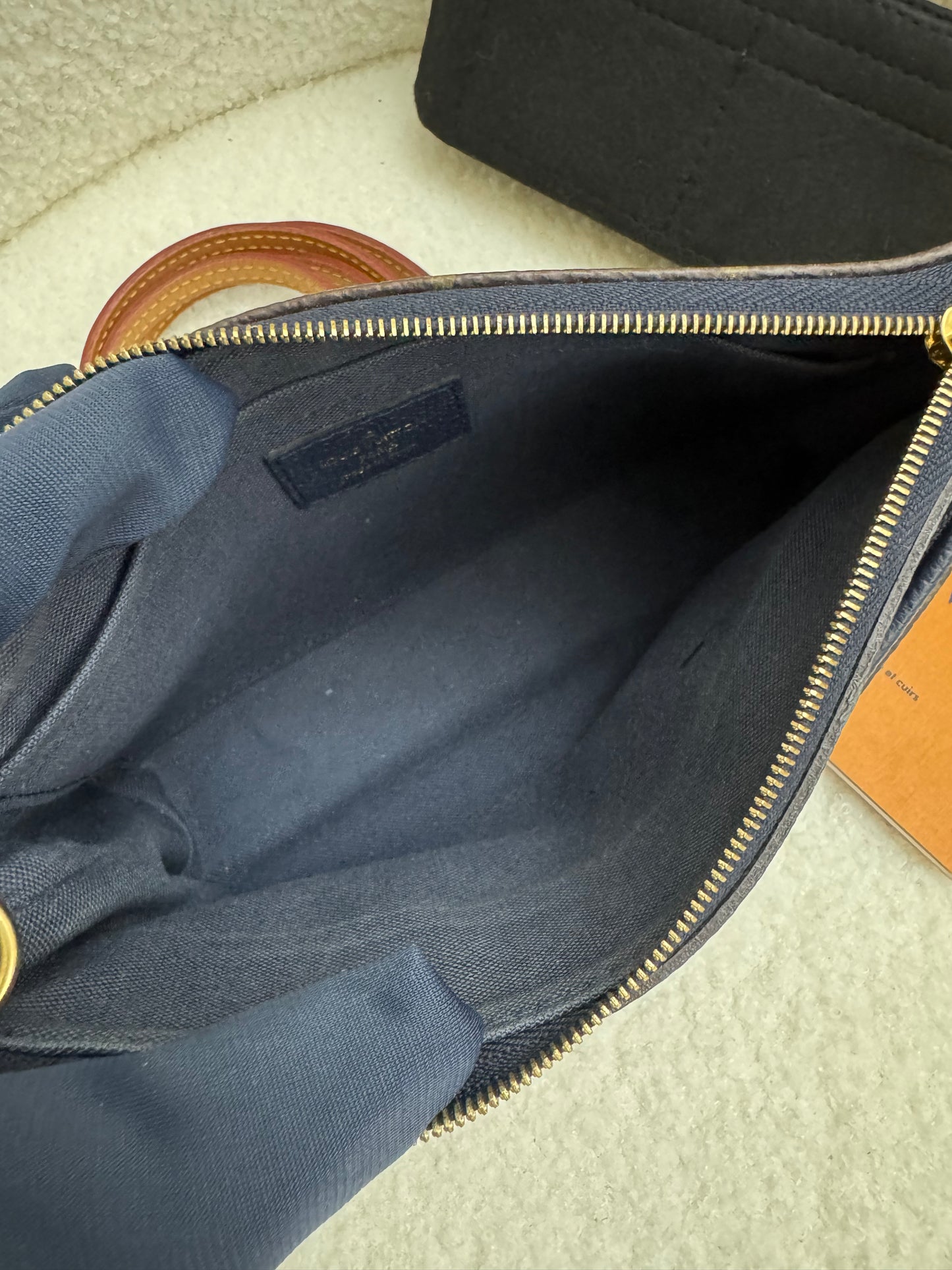 LOUIS VUITTON - PALLAS CLUTCH MARINE (Pre-loved)