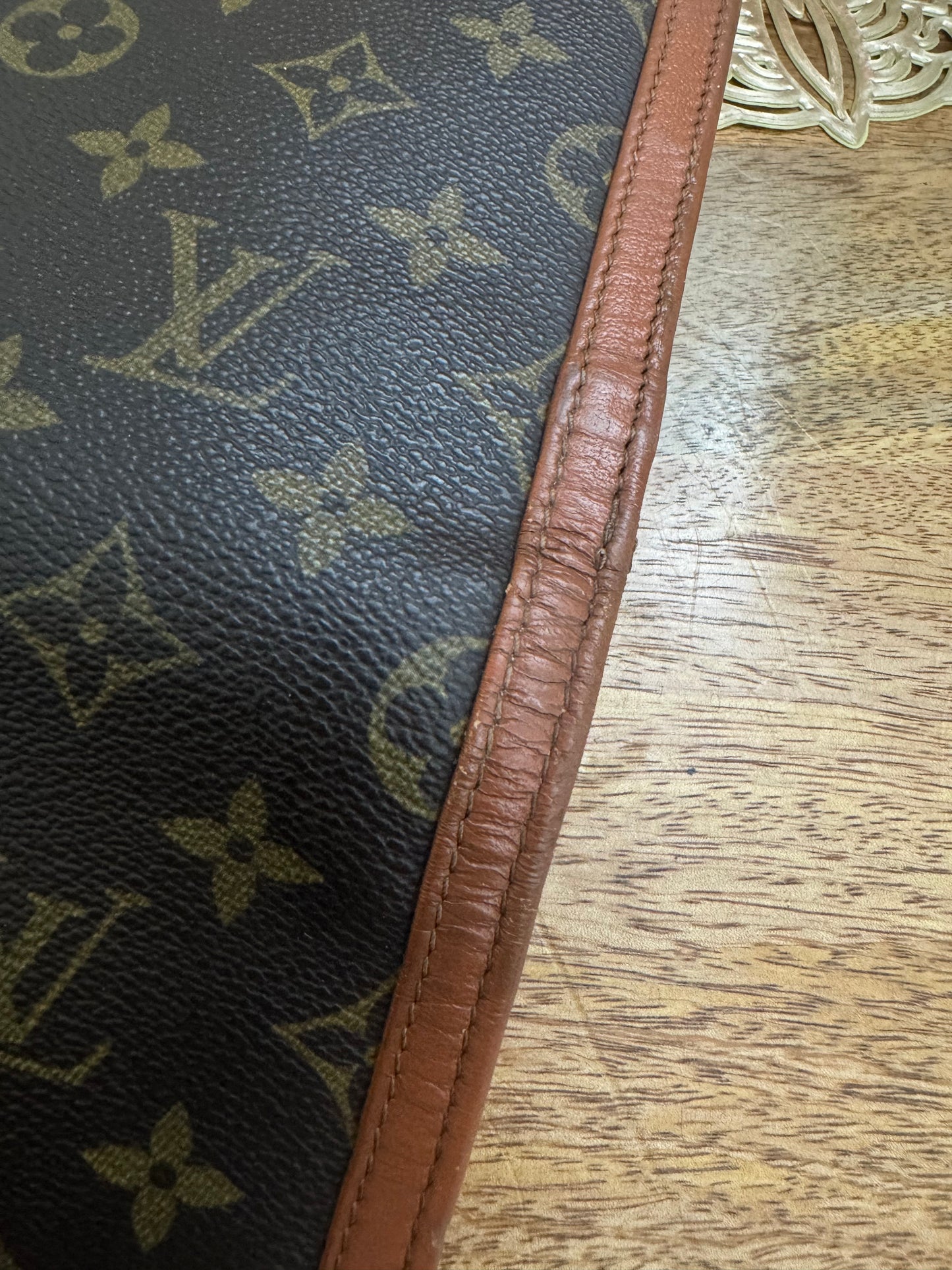 LOUIS VUITTON - DAME CLUTCH - Converted (Preloved)