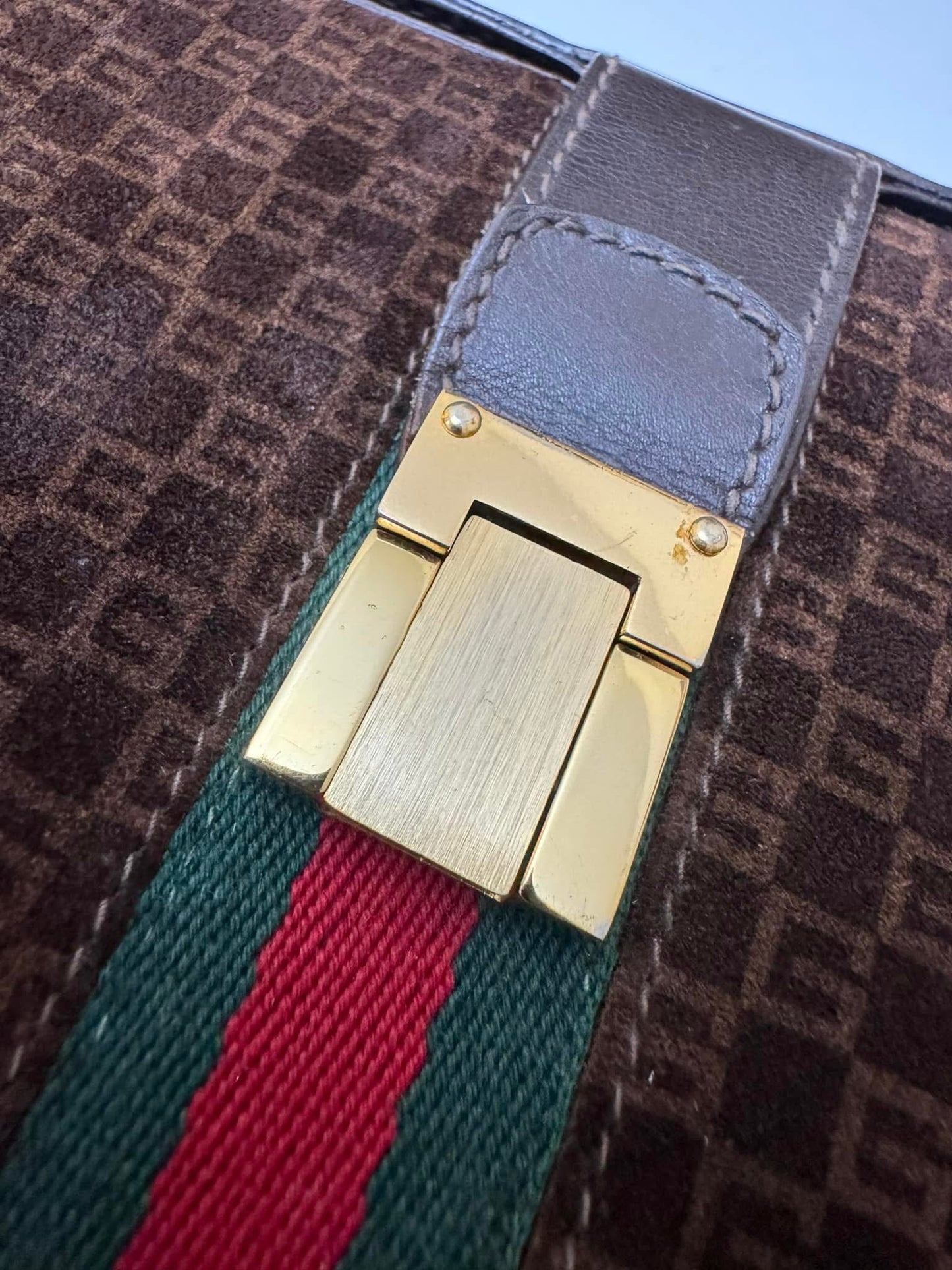 GUCCI - SUEDE SLING / SHOULDER BAG - (Pre-loved)
