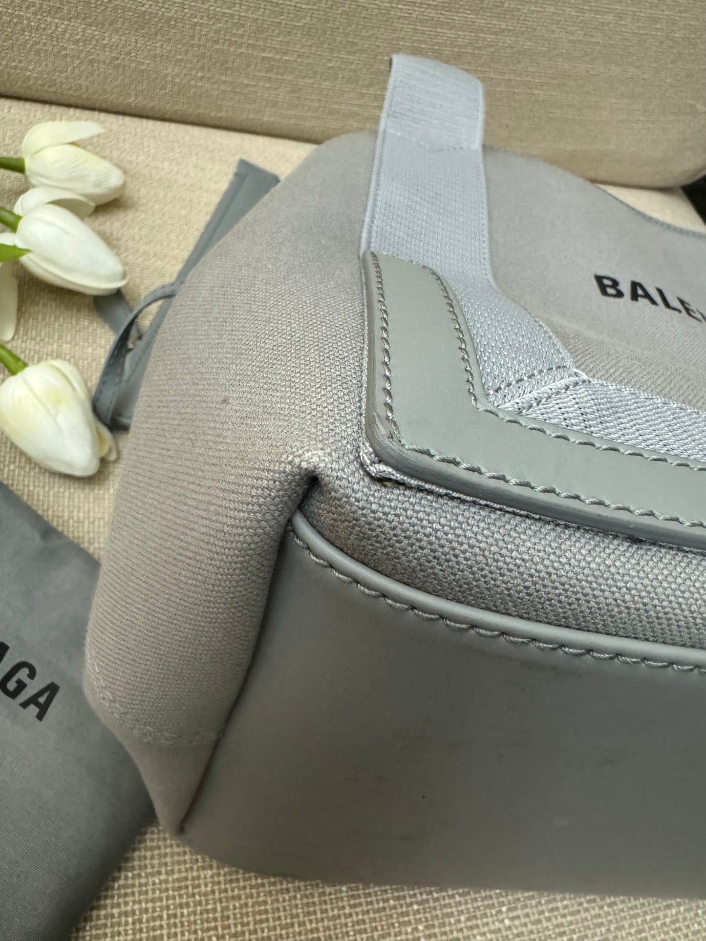 BALENCIAGA - CABAS TOTE + POUCH (Pre-loved)