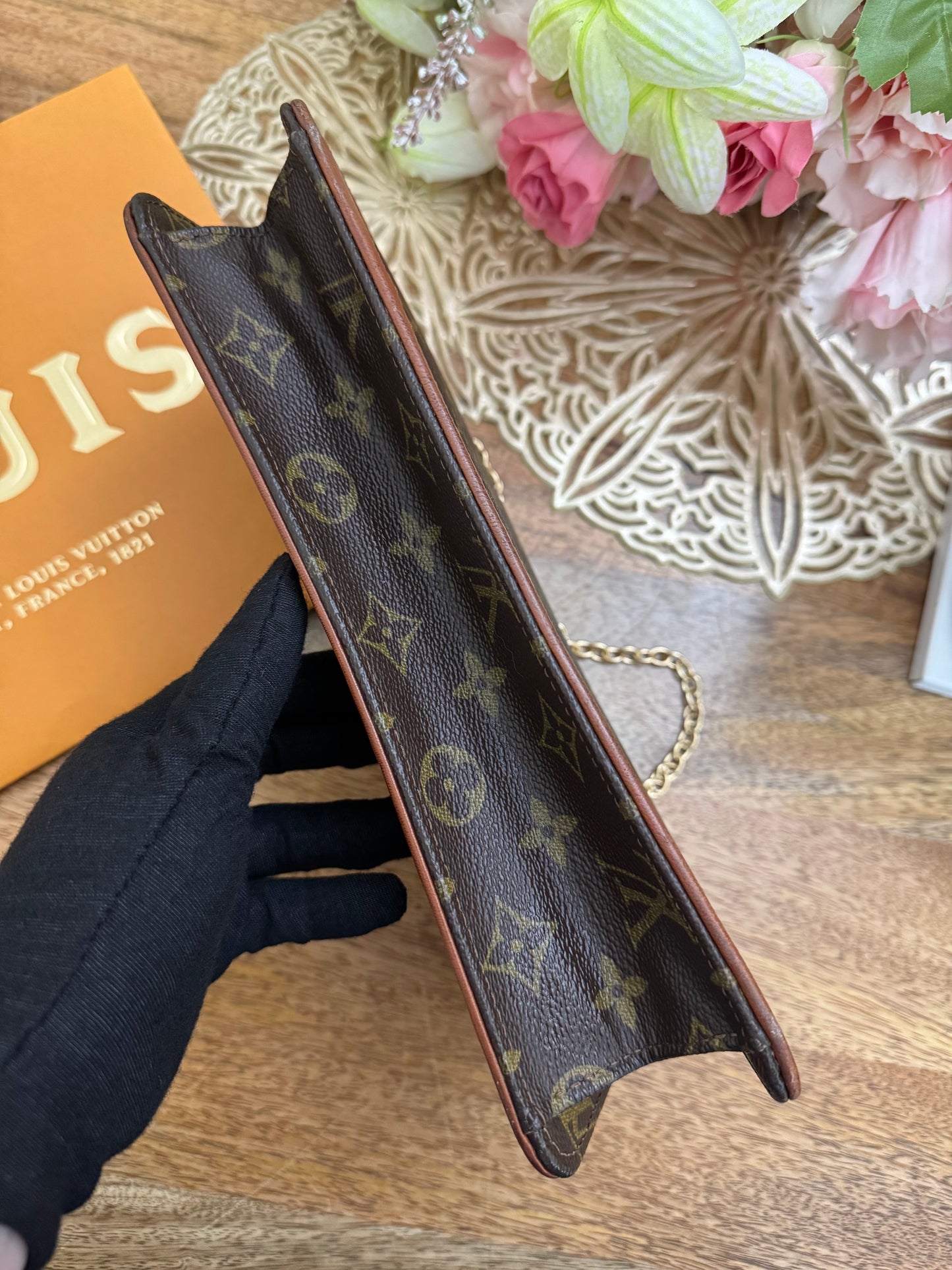 LOUIS VUITTON - DAME CLUTCH - Converted (Preloved)