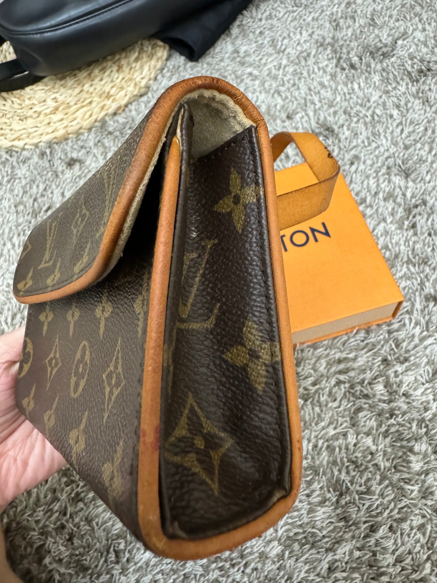 LOUIS VUITTON - POCHETTE FLORENTINE BELT BAG (Pre-loved)