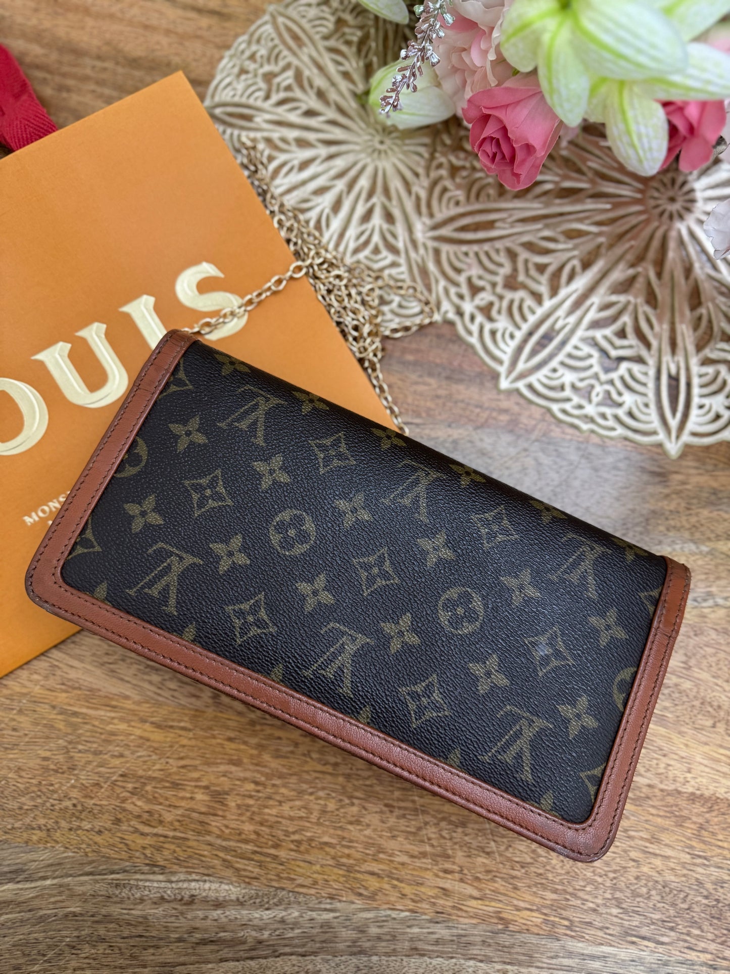 LOUIS VUITTON - DAME CLUTCH - Converted (Preloved)