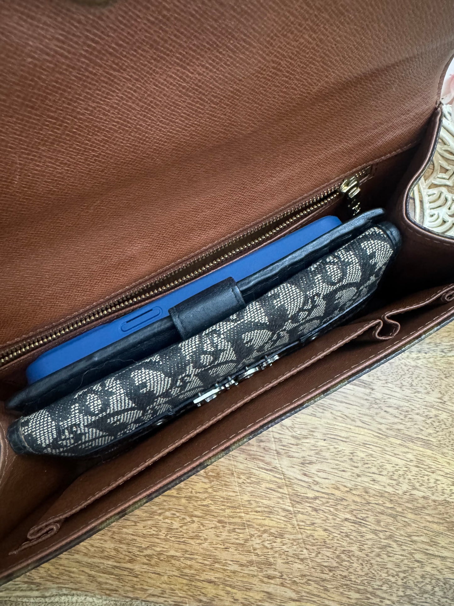 LOUIS VUITTON - DAME CLUTCH - Converted (Preloved)