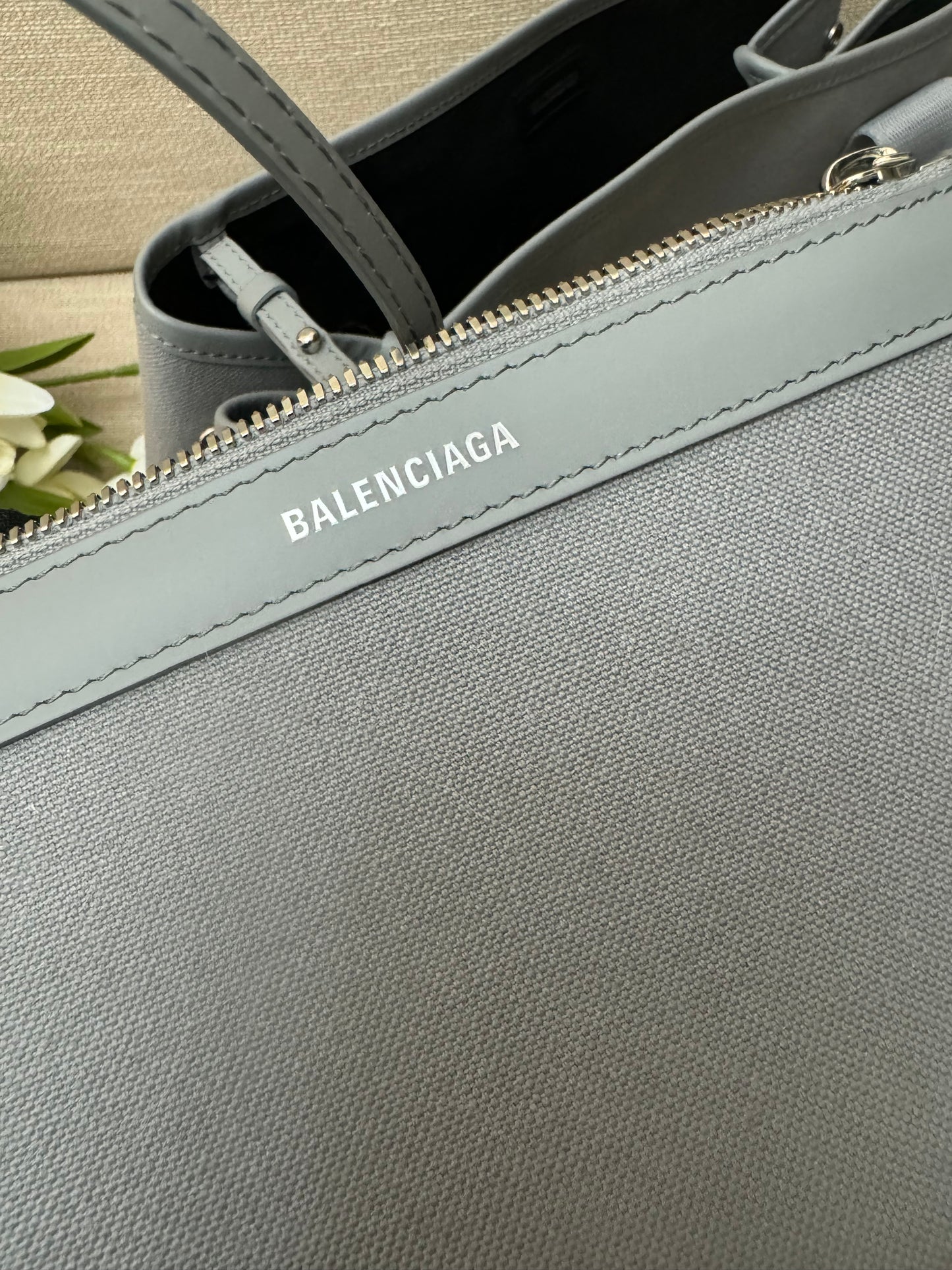 BALENCIAGA - CABAS TOTE + POUCH (Pre-loved)