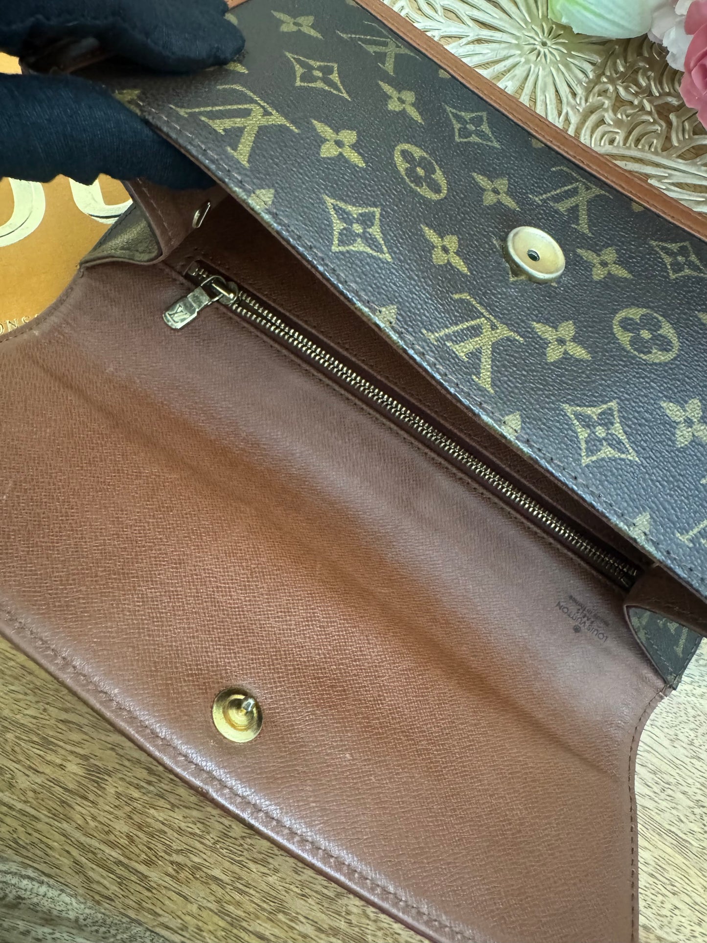 LOUIS VUITTON - DAME CLUTCH - Converted (Preloved)