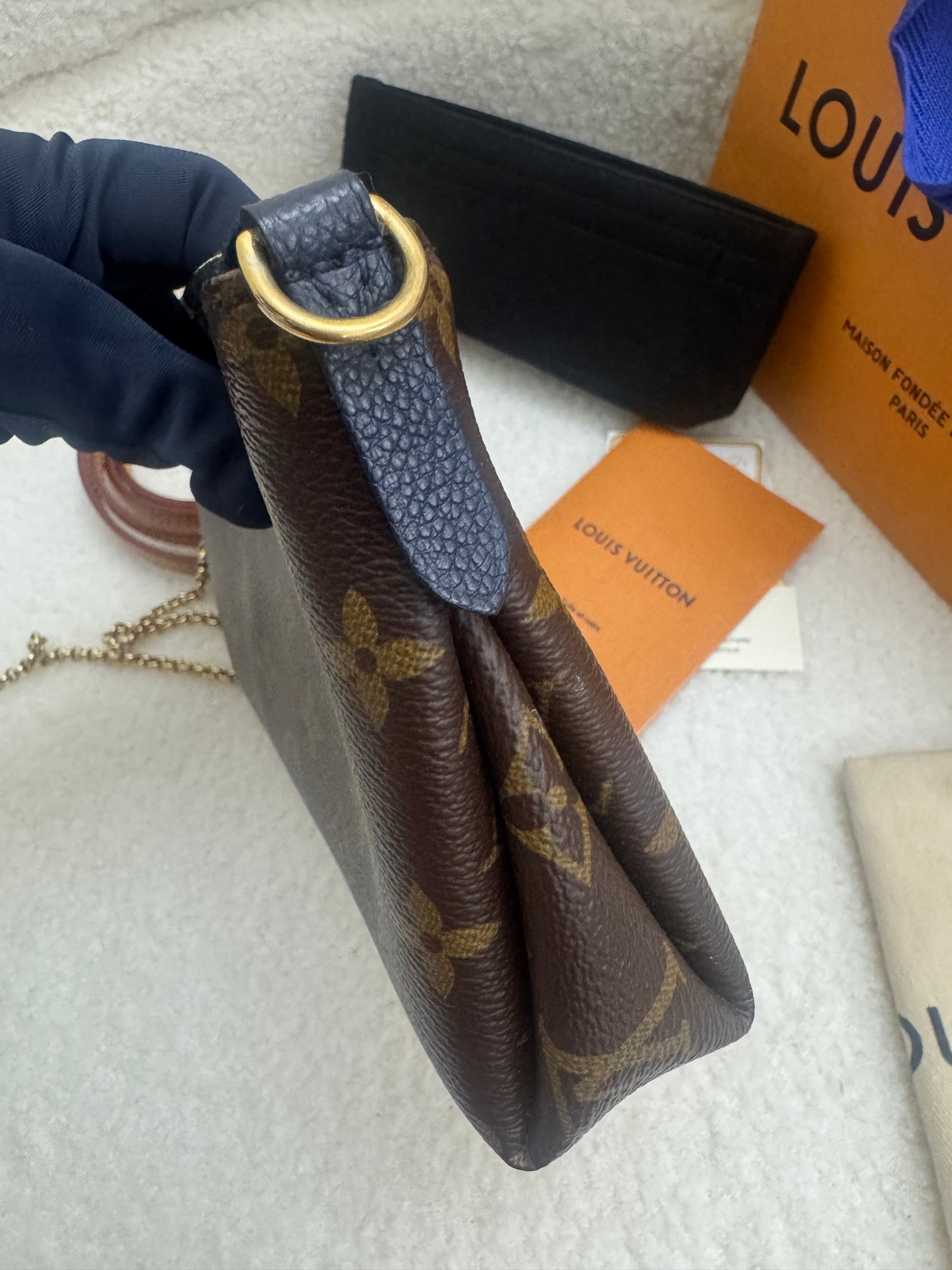 LOUIS VUITTON - PALLAS CLUTCH MARINE (Pre-loved)