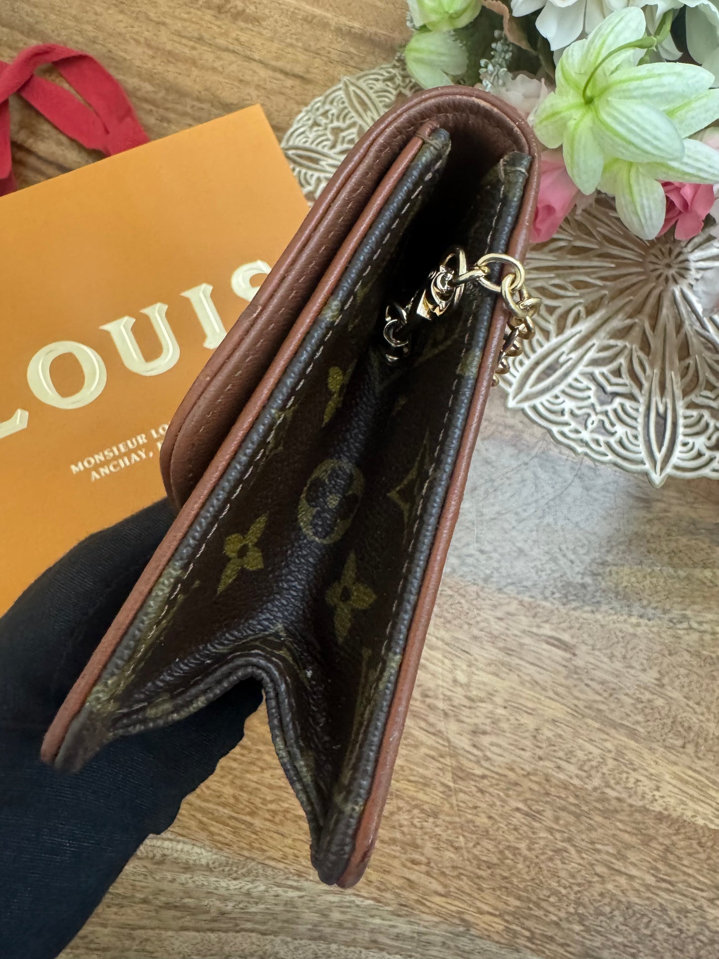LOUIS VUITTON - DAME CLUTCH - Converted (Preloved)