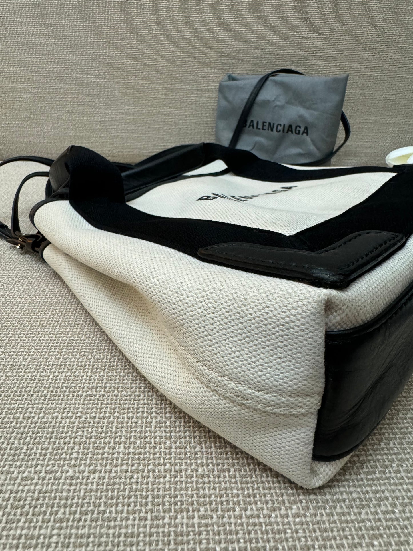 CABAS SLING BAG
