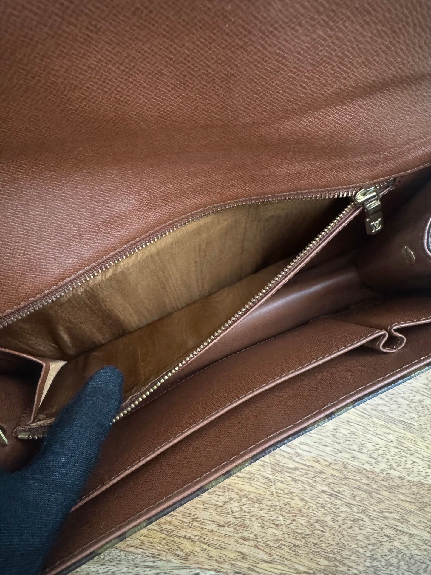 LOUIS VUITTON - DAME CLUTCH - Converted (Preloved)