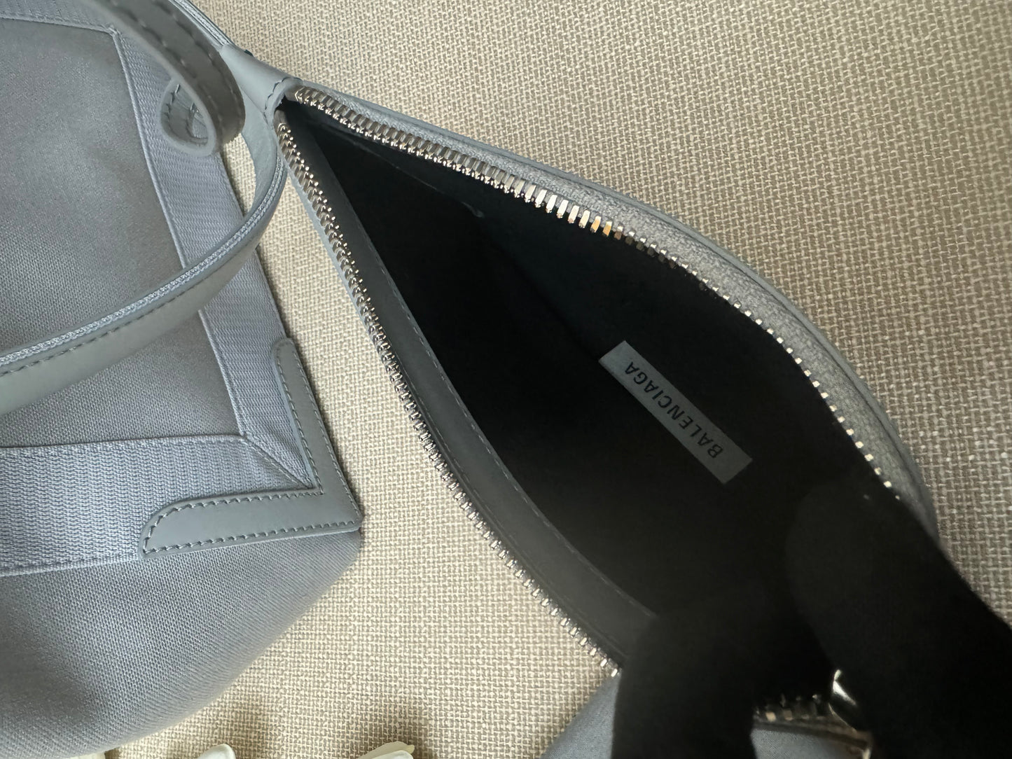BALENCIAGA - CABAS TOTE + POUCH (Pre-loved)