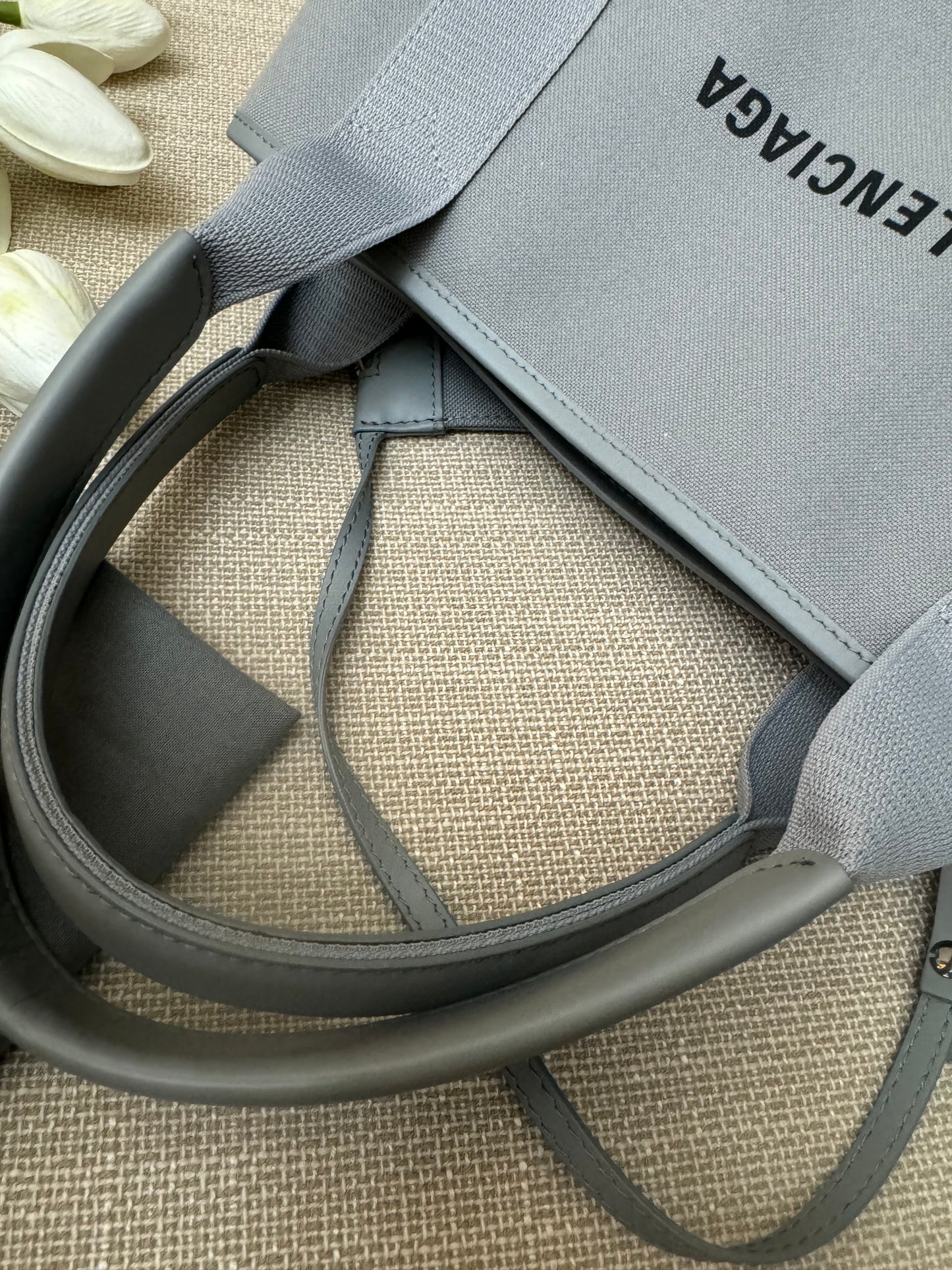 BALENCIAGA - CABAS TOTE + POUCH (Pre-loved)