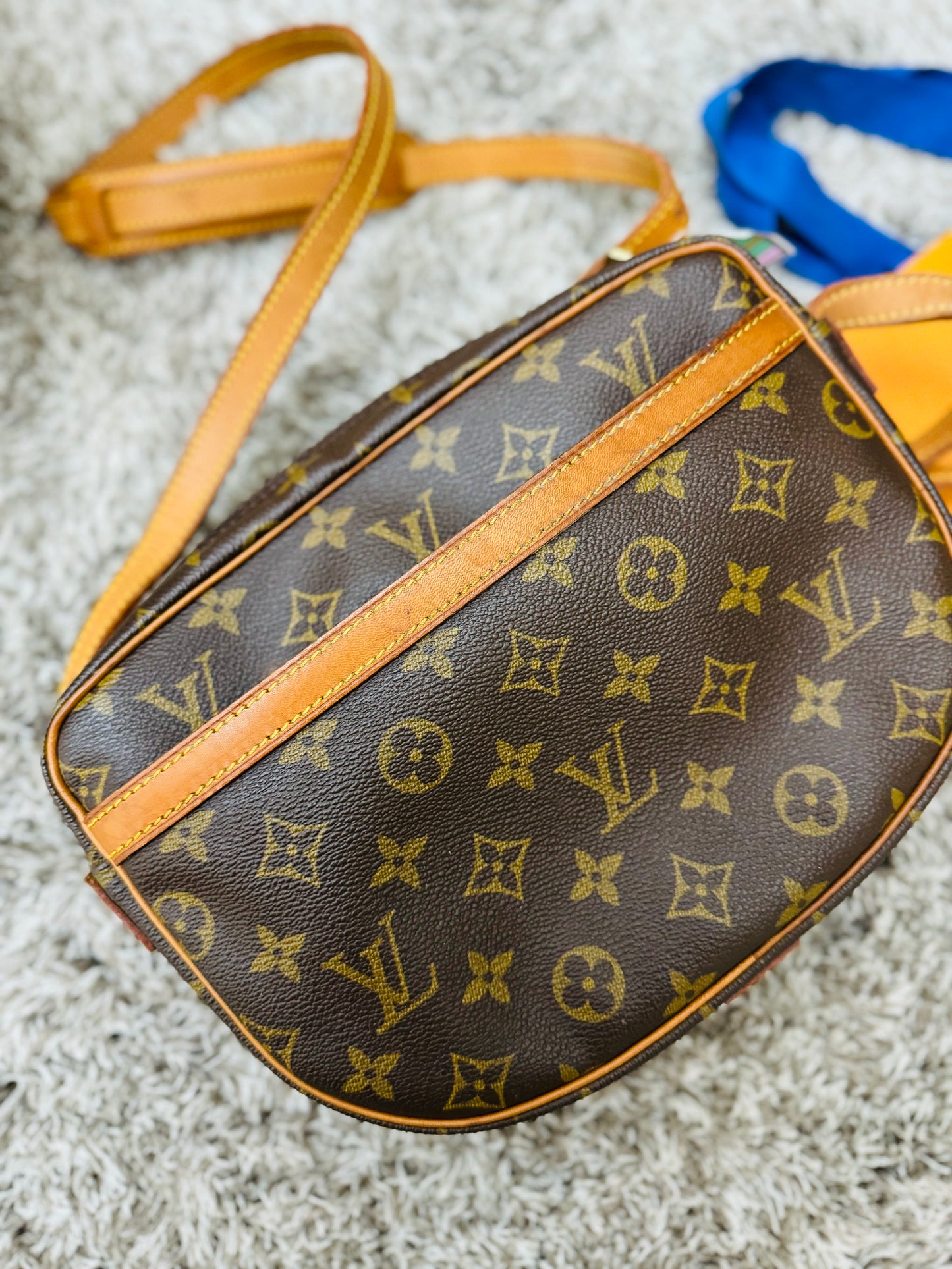 JEUNE FILLE SLING BAG