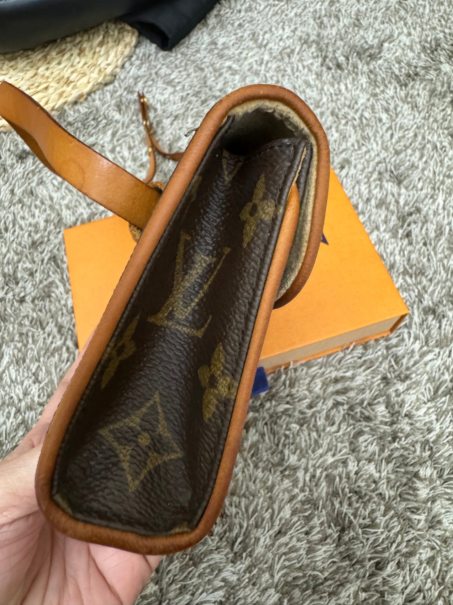 LOUIS VUITTON - POCHETTE FLORENTINE BELT BAG (Pre-loved)