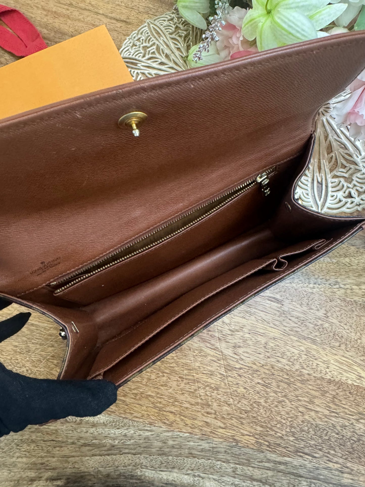 LOUIS VUITTON - DAME CLUTCH - Converted (Preloved)