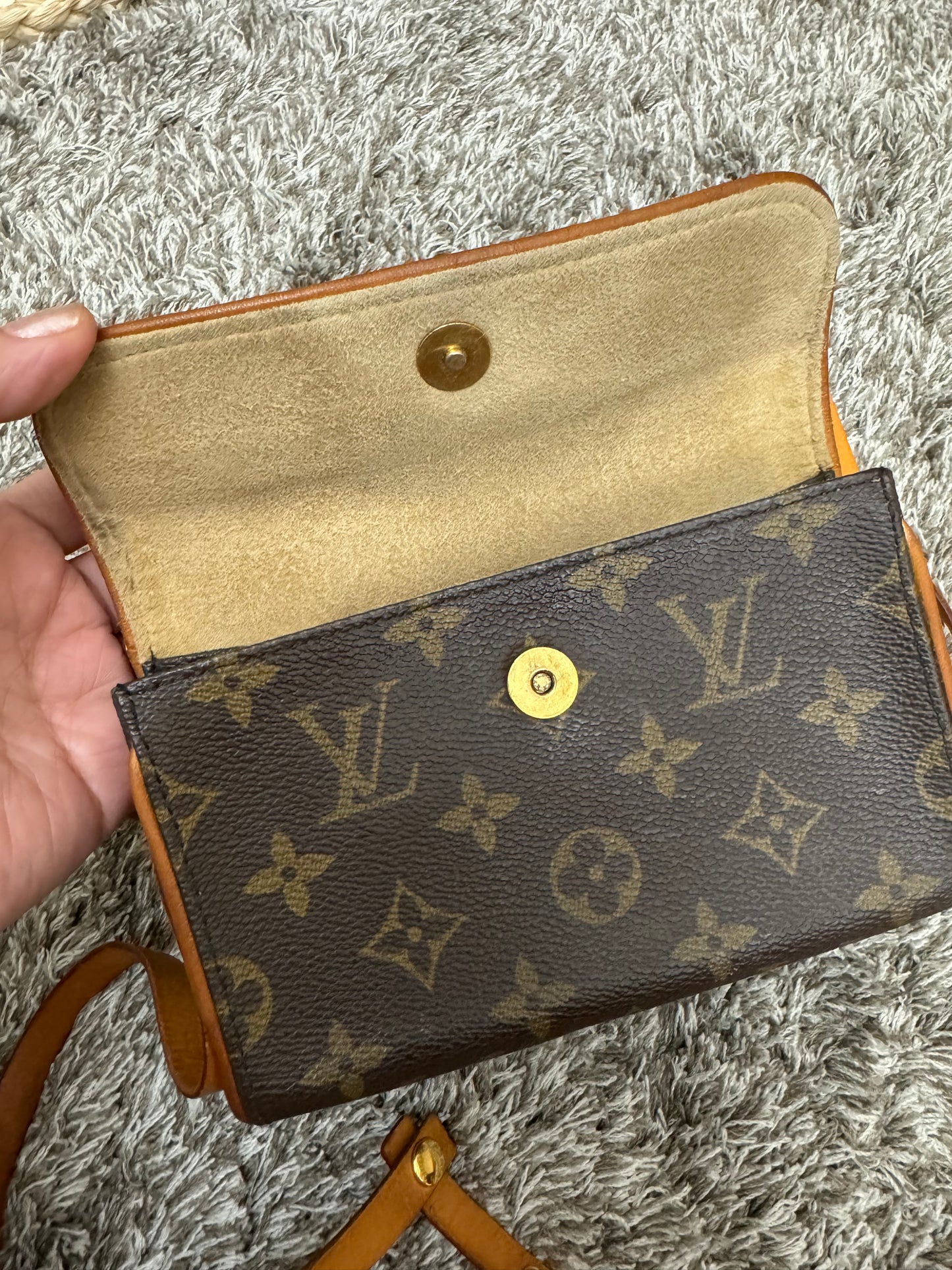 LOUIS VUITTON - POCHETTE FLORENTINE BELT BAG (Pre-loved)