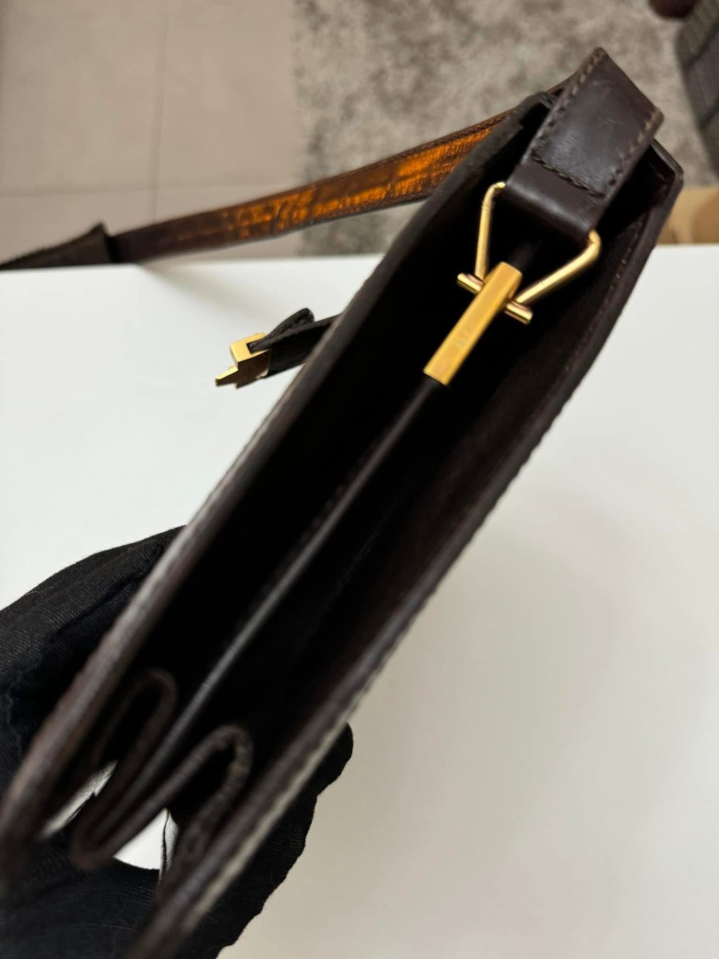 GUCCI - SUEDE SLING / SHOULDER BAG - (Pre-loved)
