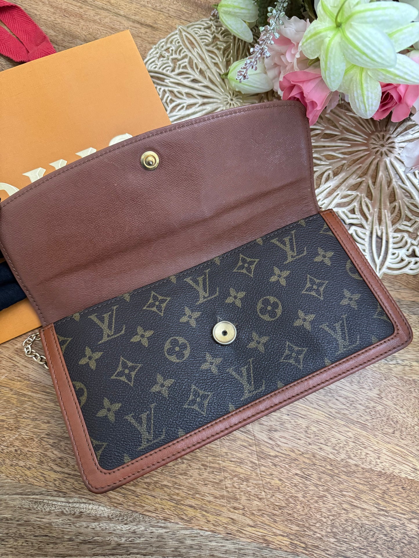 LOUIS VUITTON - DAME CLUTCH - Converted (Preloved)
