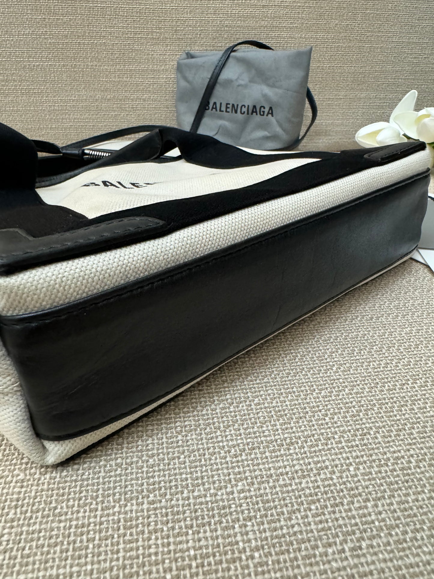 CABAS SLING BAG