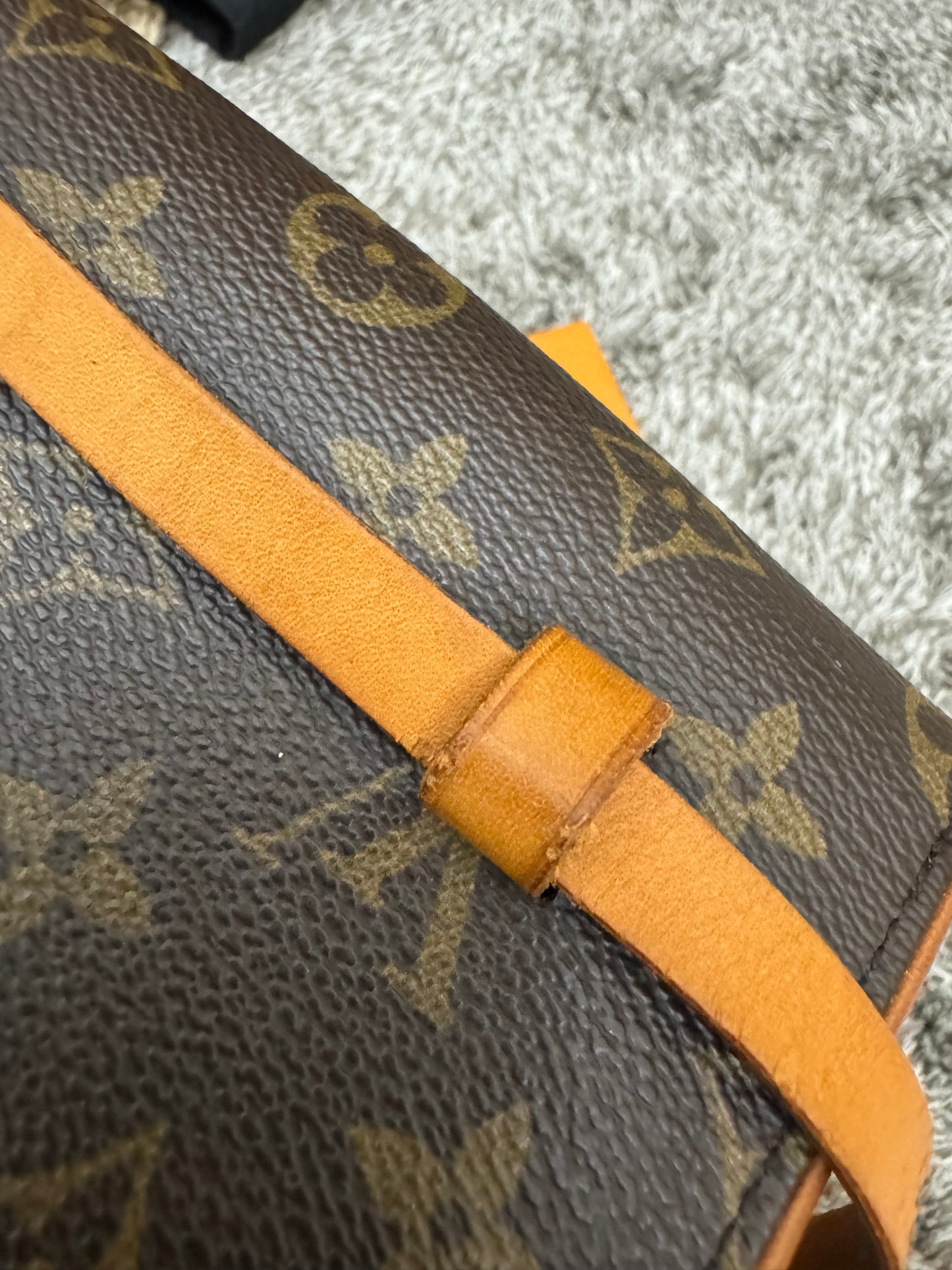 LOUIS VUITTON - POCHETTE FLORENTINE BELT BAG (Pre-loved)