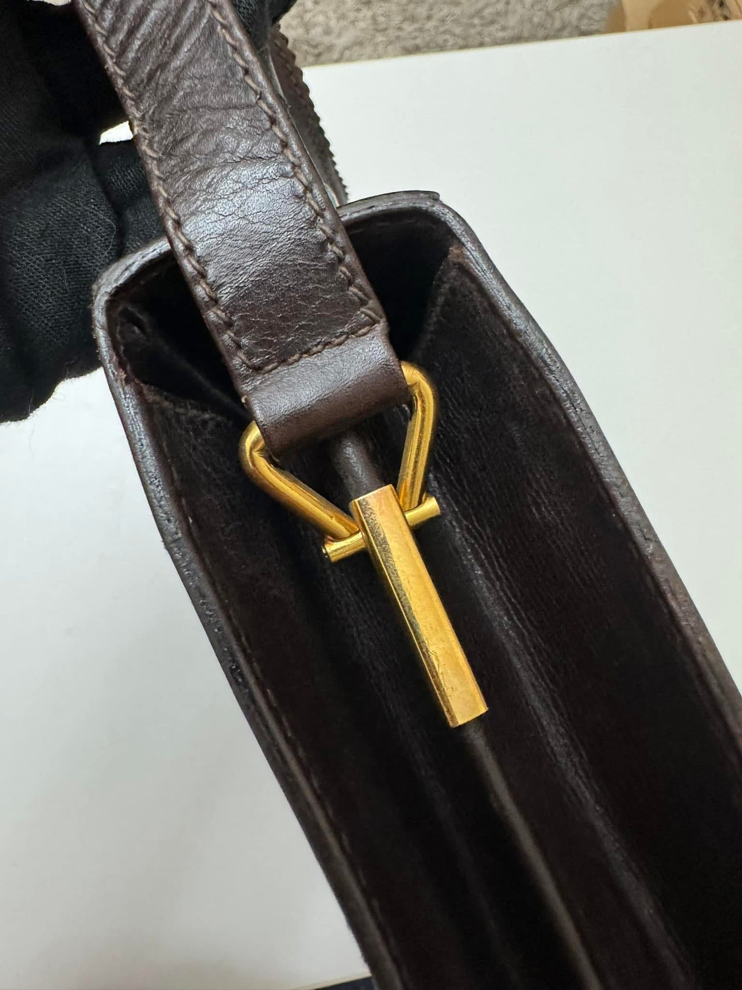GUCCI - SUEDE SLING / SHOULDER BAG - (Pre-loved)
