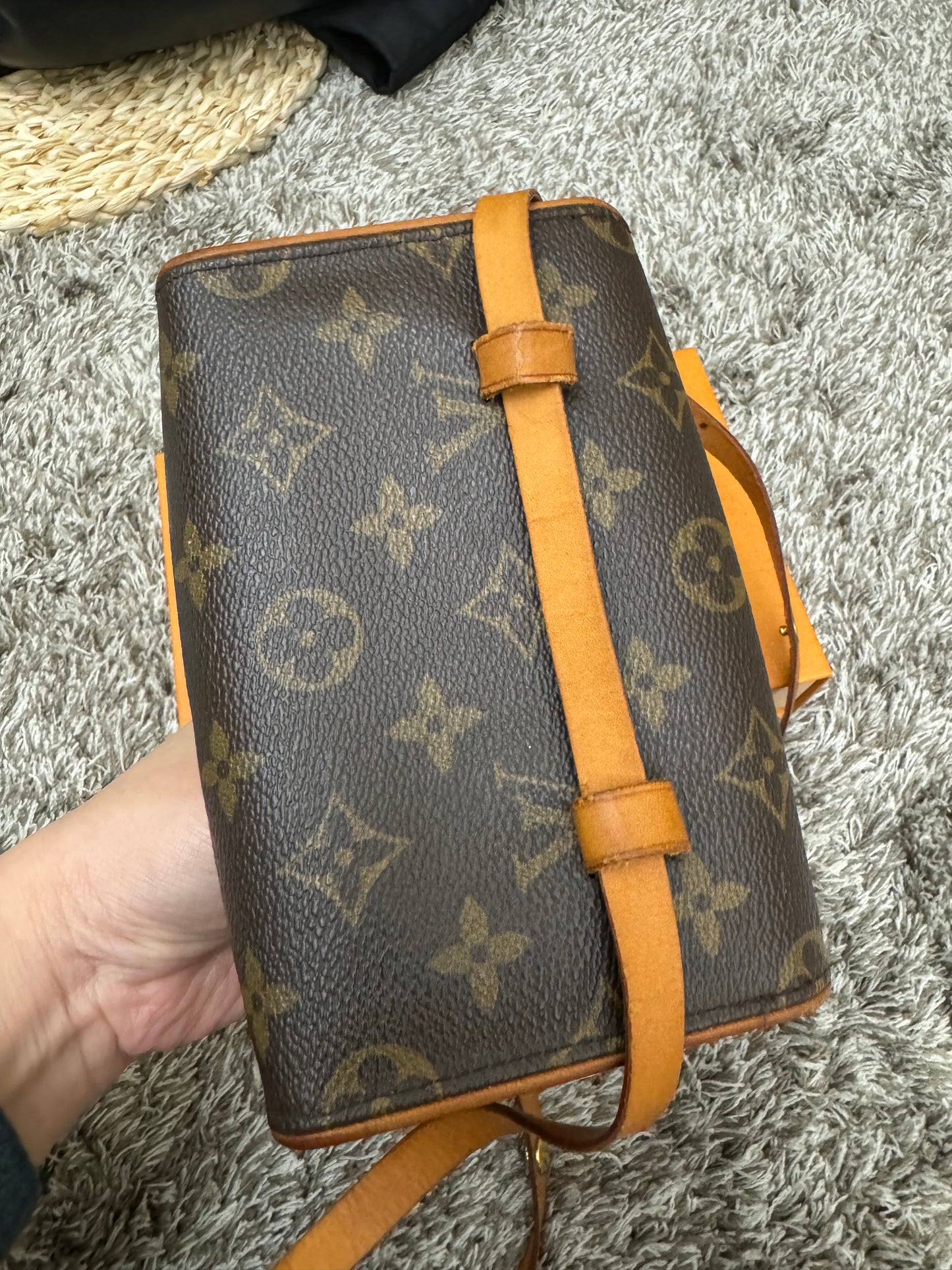 LOUIS VUITTON - POCHETTE FLORENTINE BELT BAG (Pre-loved)