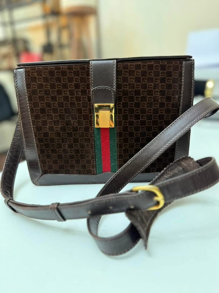GUCCI - SUEDE SLING / SHOULDER BAG - (Pre-loved)