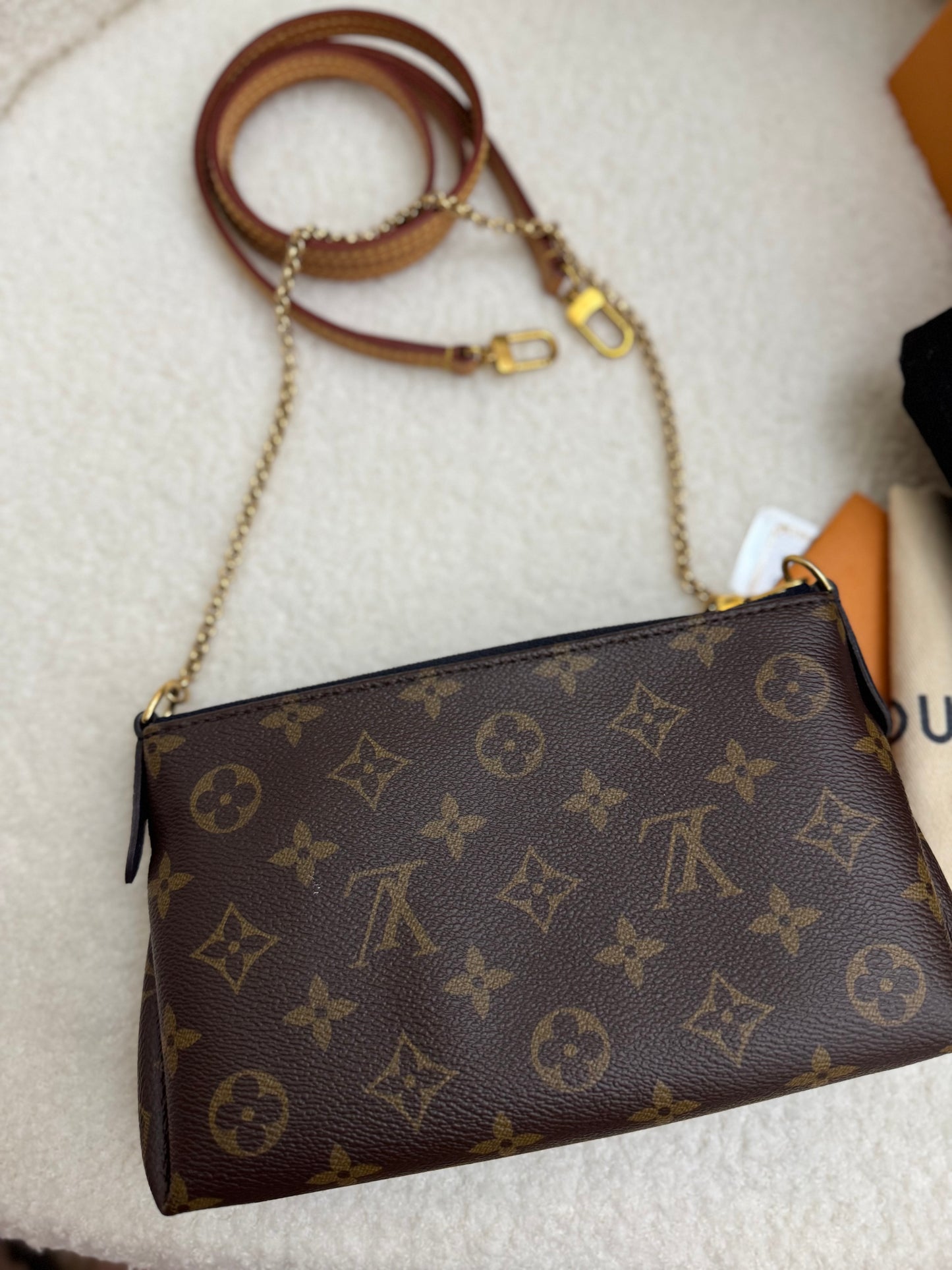 LOUIS VUITTON - PALLAS CLUTCH MARINE (Pre-loved)