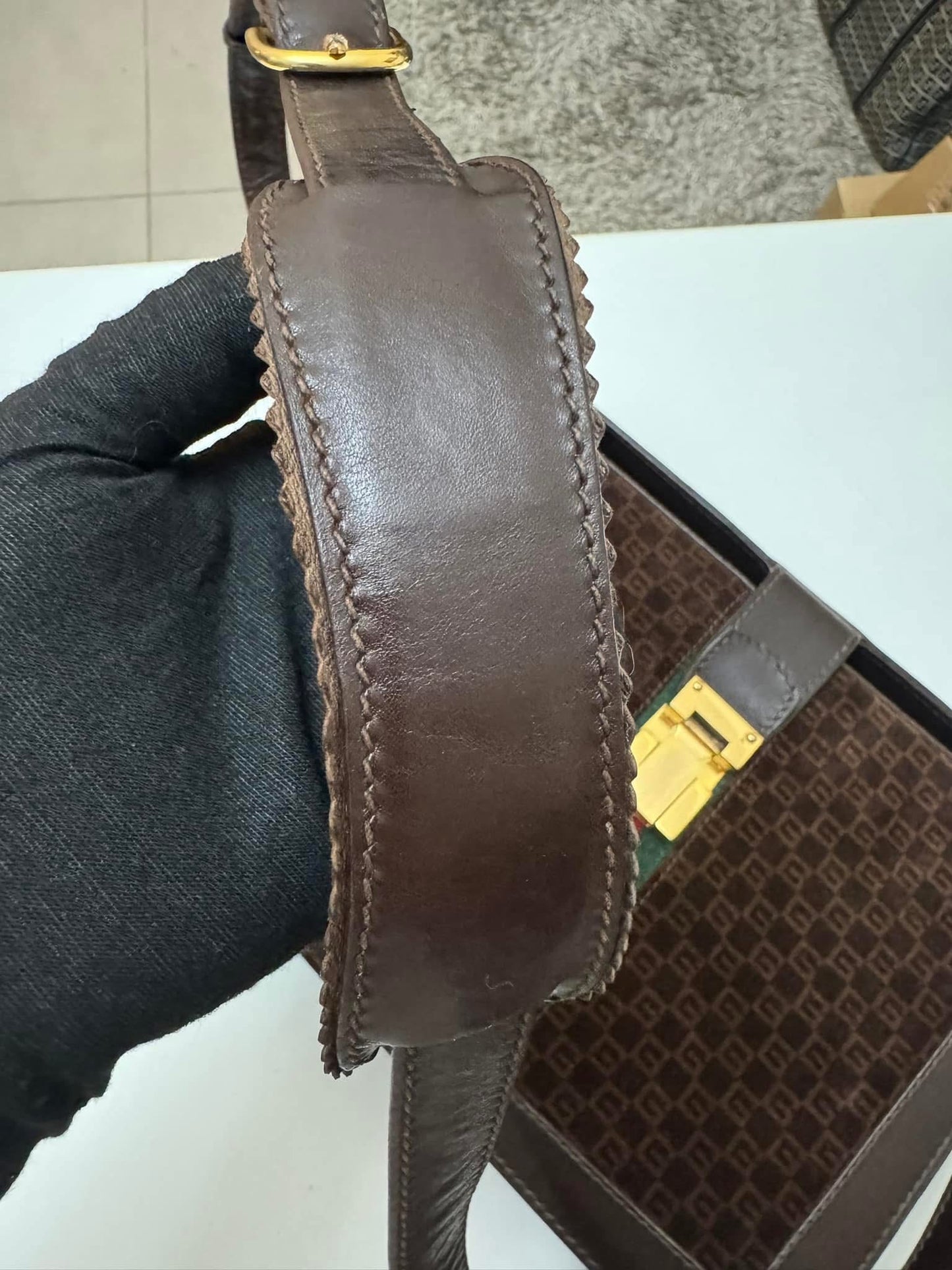 GUCCI - SUEDE SLING / SHOULDER BAG - (Pre-loved)