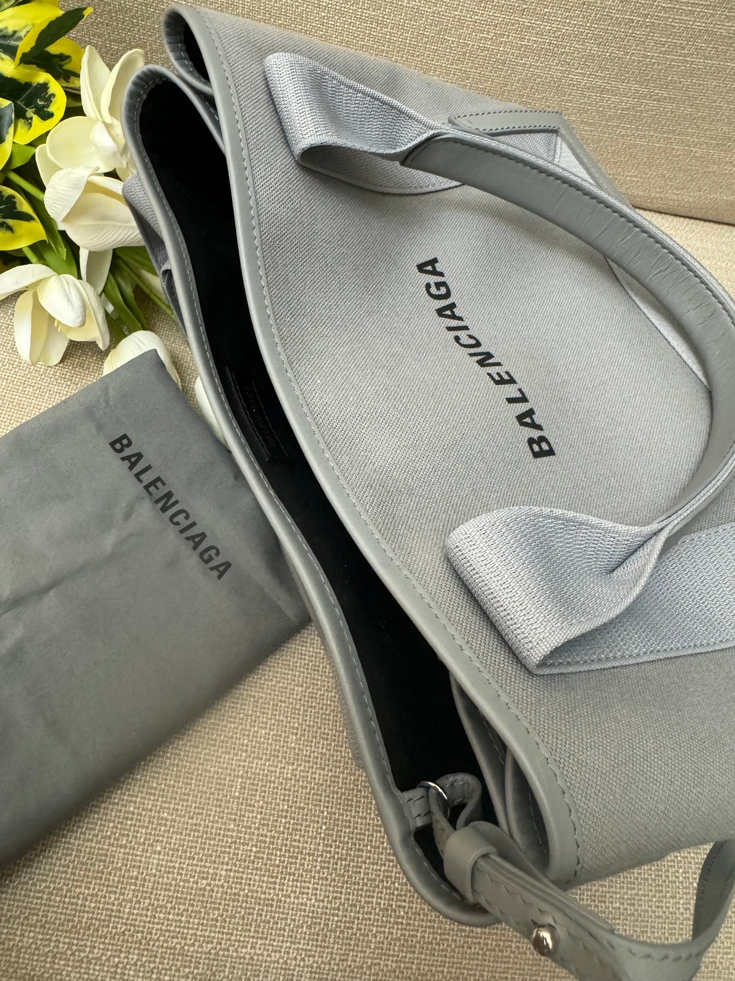 BALENCIAGA - CABAS TOTE + POUCH (Pre-loved)