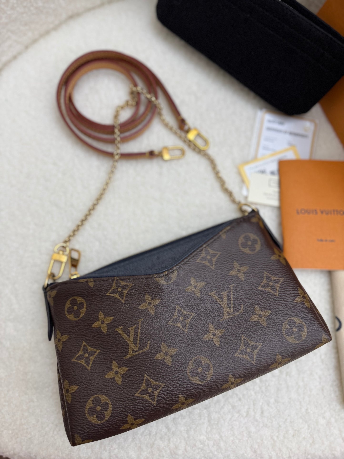 LOUIS VUITTON - PALLAS CLUTCH MARINE (Pre-loved)