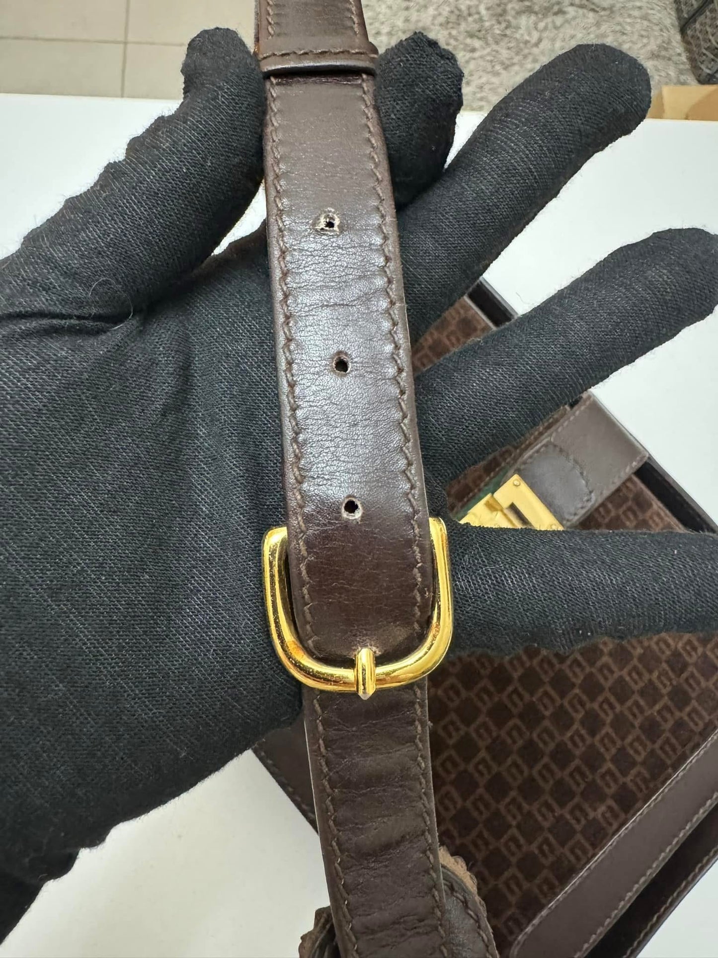 GUCCI - SUEDE SLING / SHOULDER BAG - (Pre-loved)