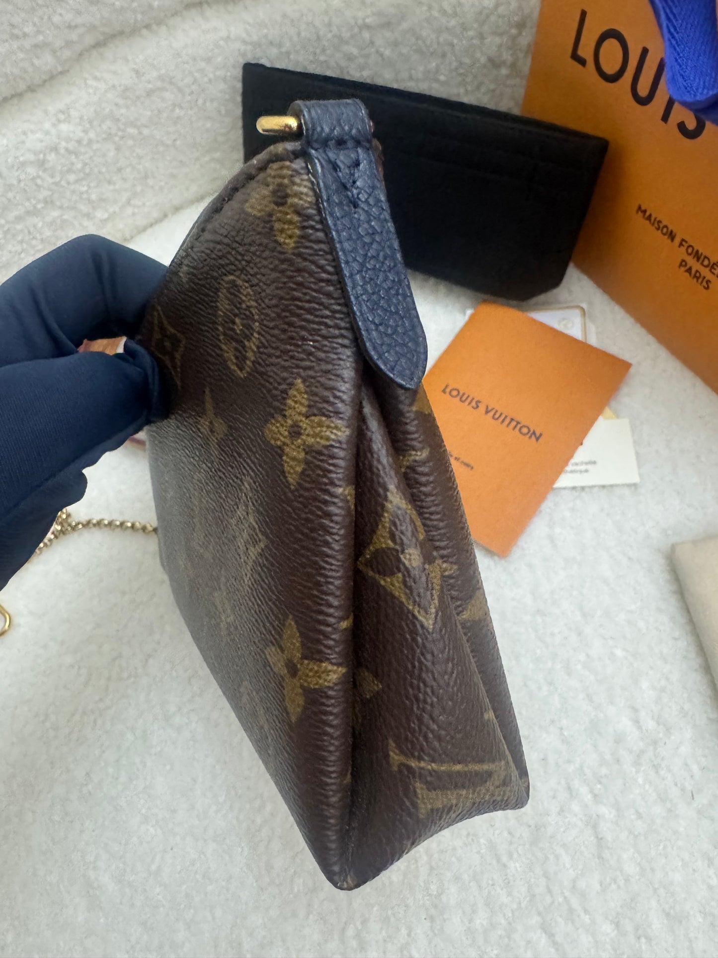 LOUIS VUITTON - PALLAS CLUTCH MARINE (Pre-loved)