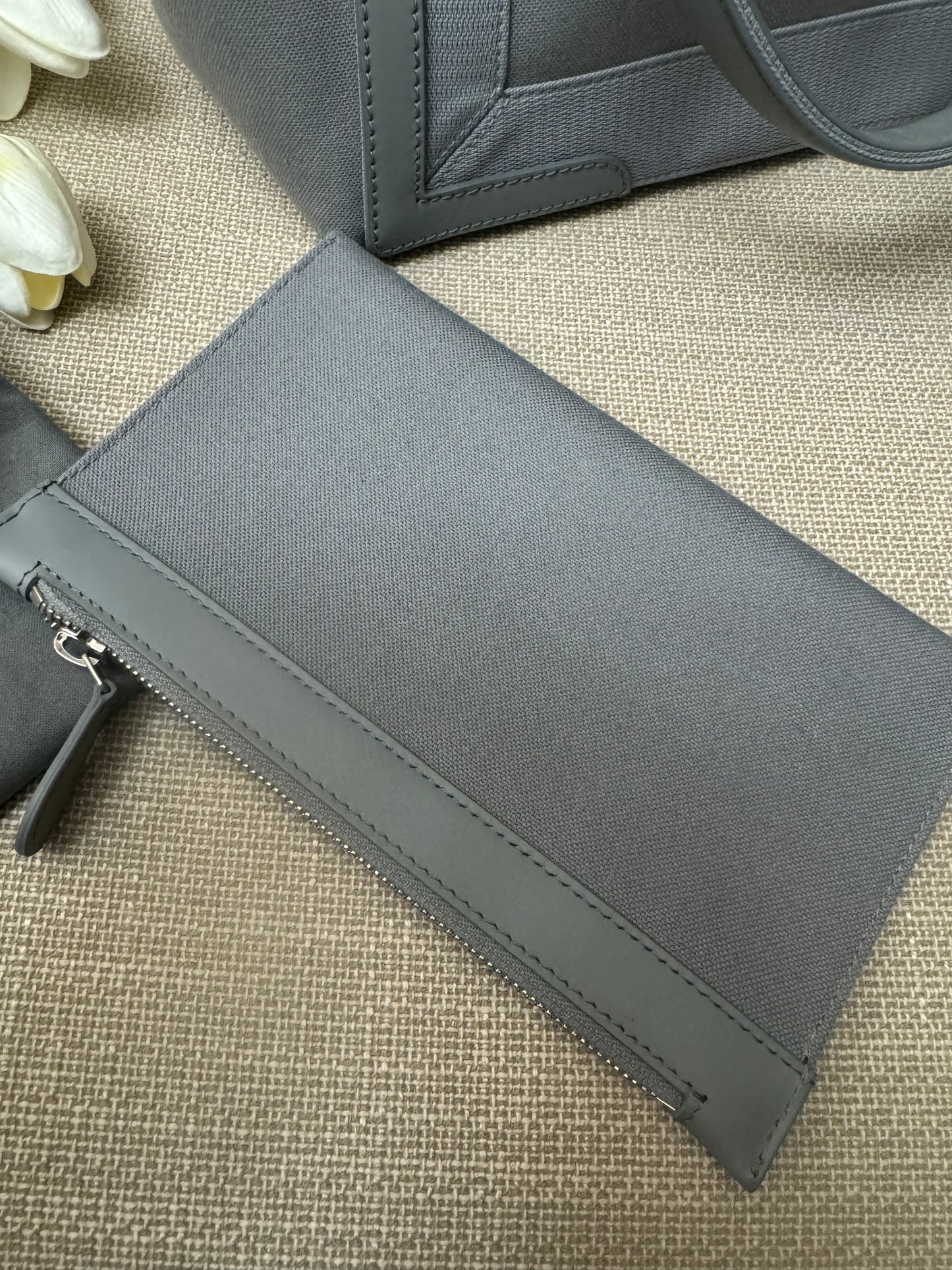 BALENCIAGA - CABAS TOTE + POUCH (Pre-loved)