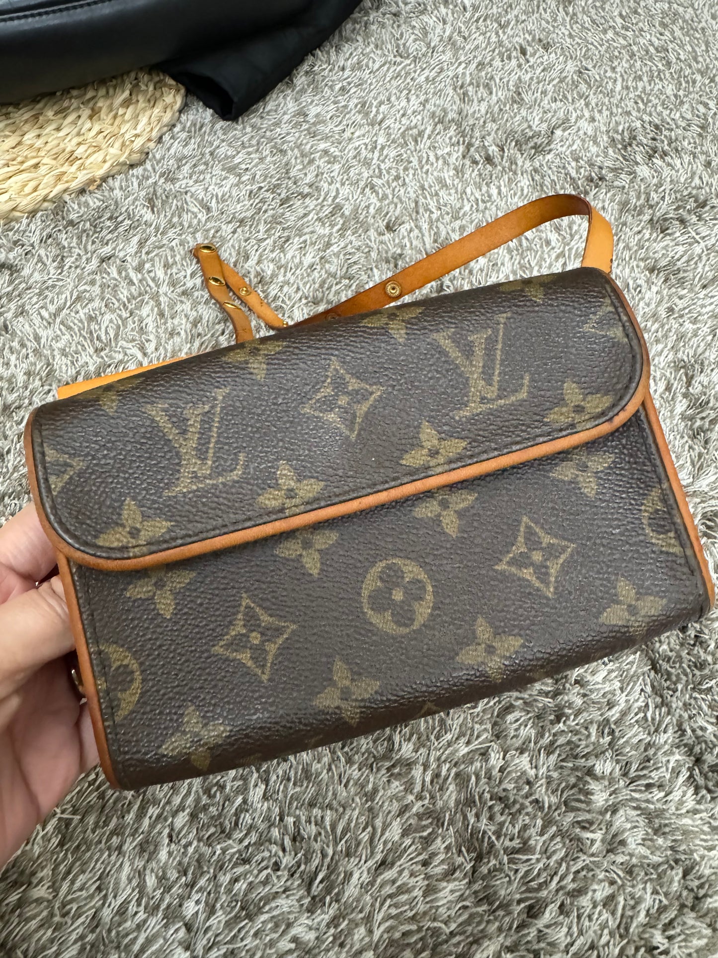 LOUIS VUITTON - POCHETTE FLORENTINE BELT BAG (Pre-loved)