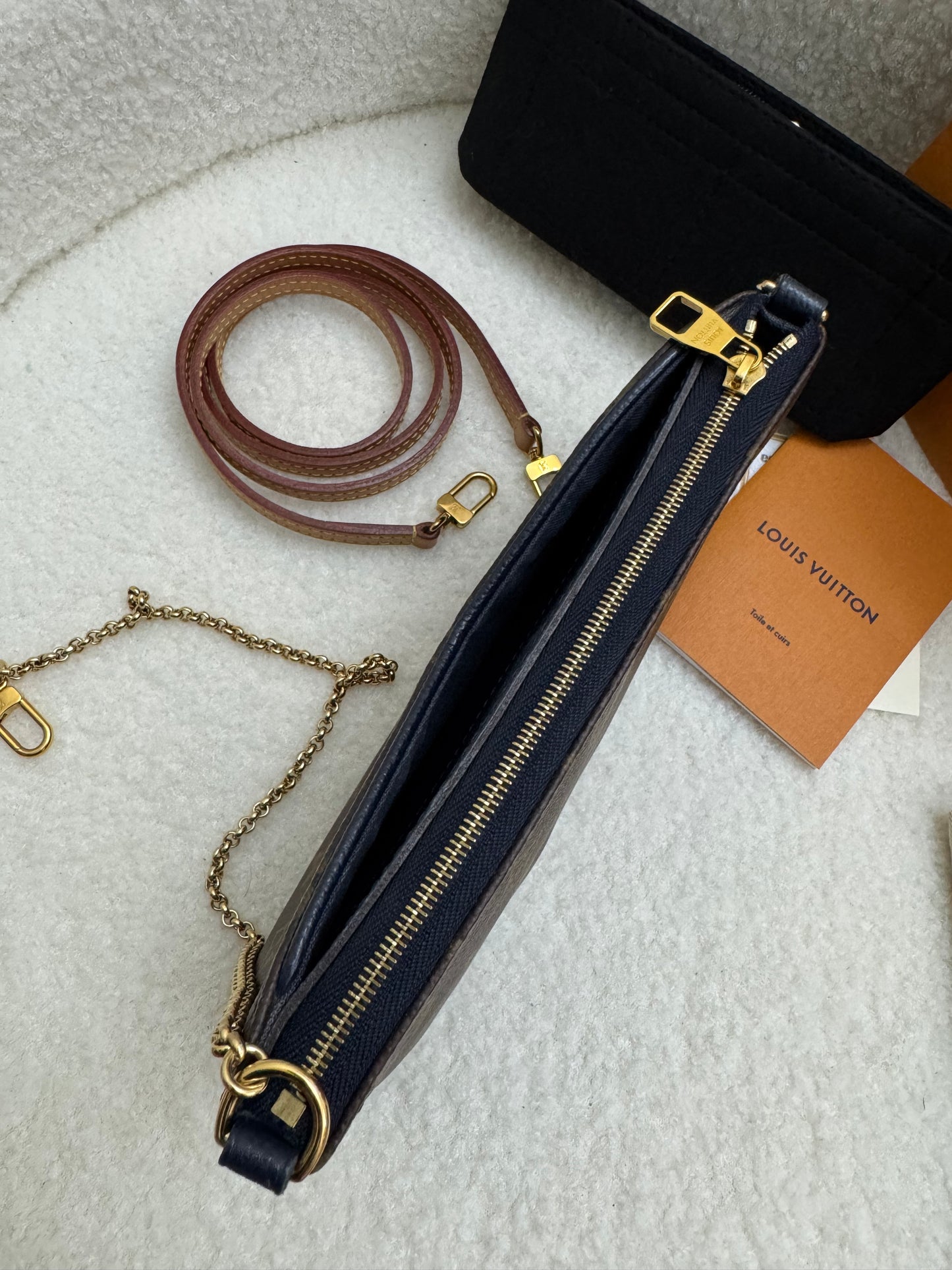 LOUIS VUITTON - PALLAS CLUTCH MARINE (Pre-loved)