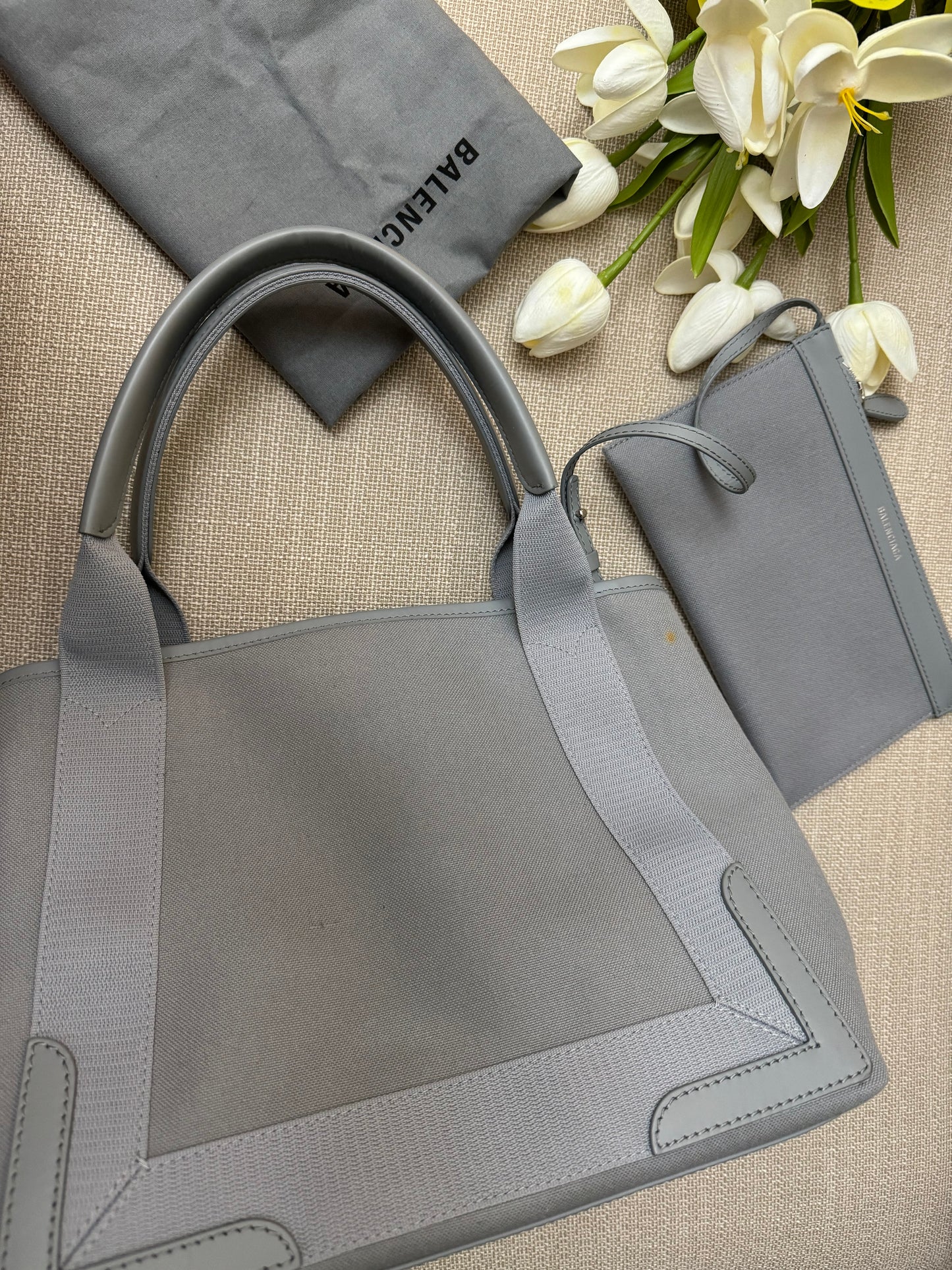 BALENCIAGA - CABAS TOTE + POUCH (Pre-loved)