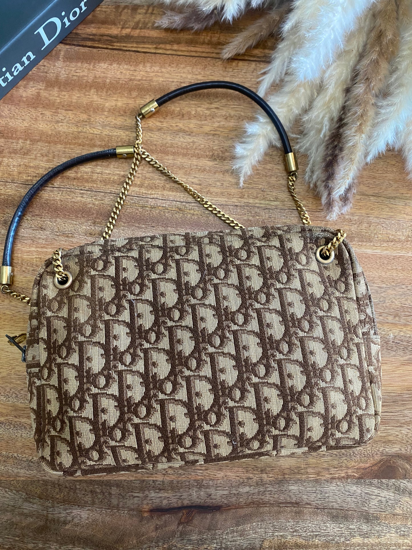 OBLIQUE BROWN SHOULDER BAG