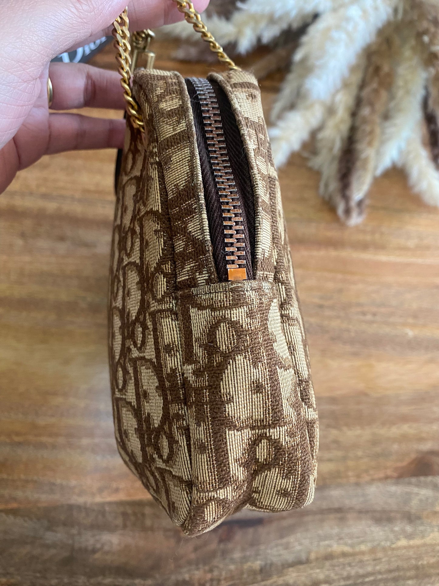OBLIQUE BROWN SHOULDER BAG