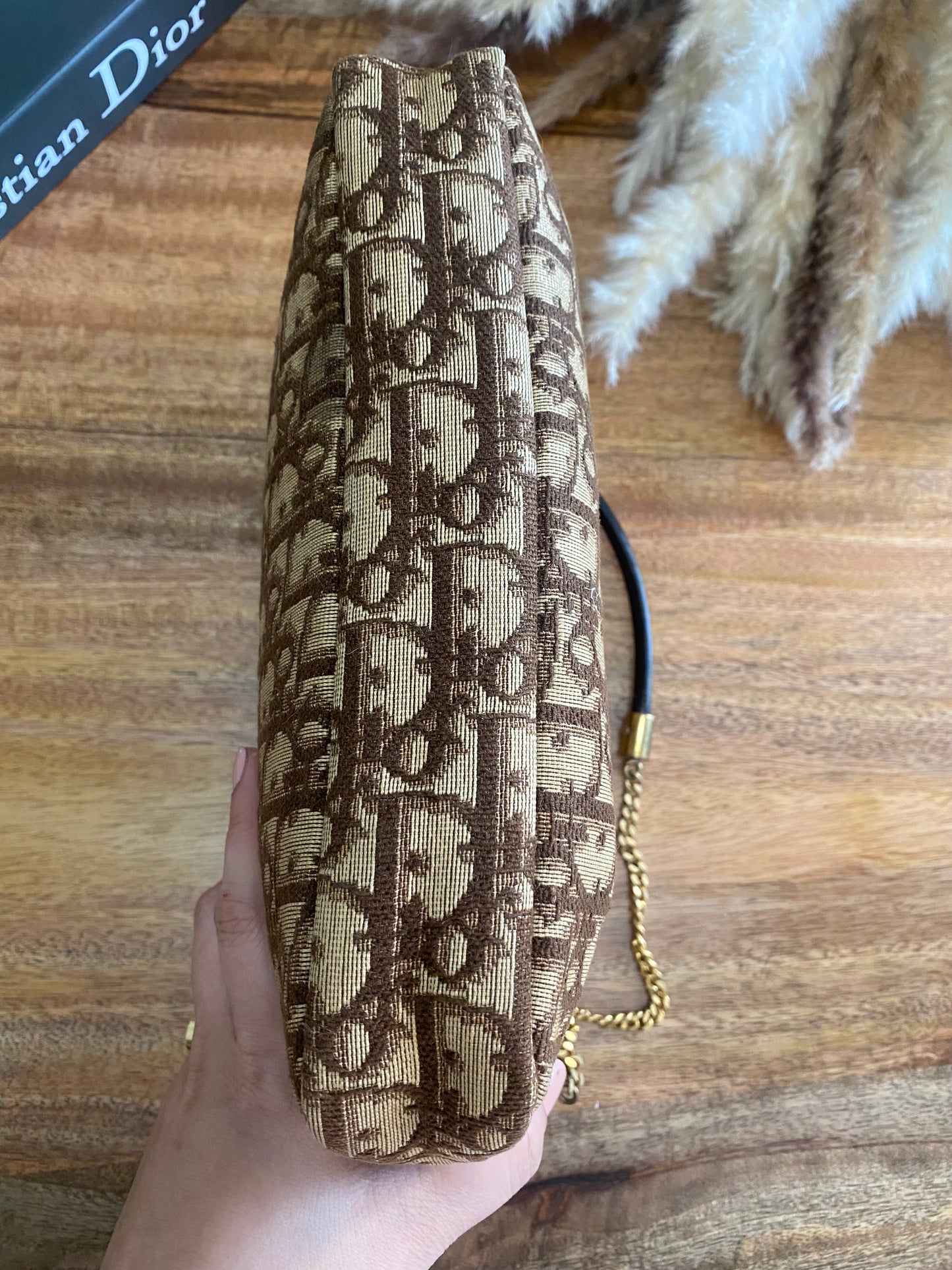 OBLIQUE BROWN SHOULDER BAG