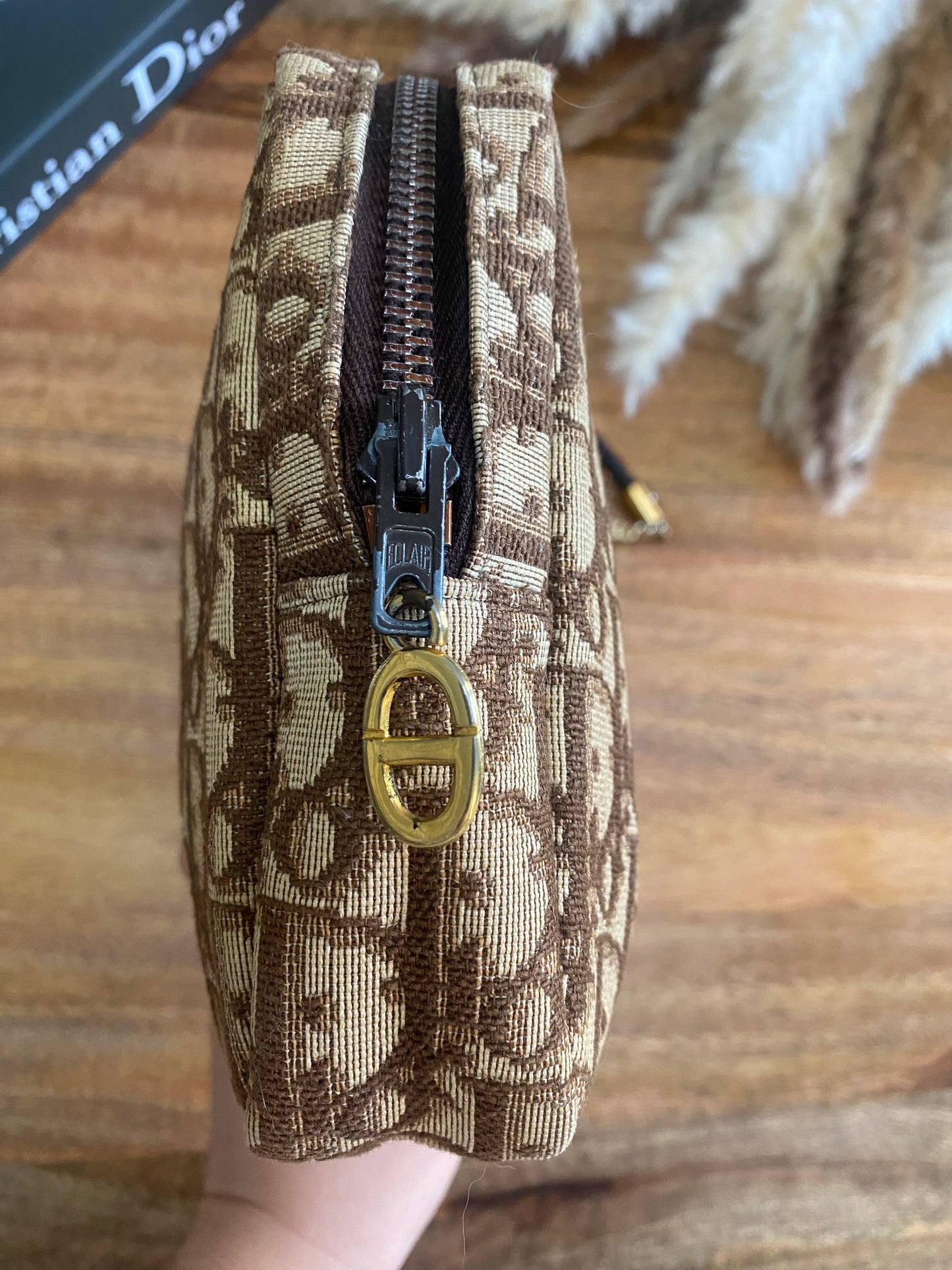 OBLIQUE BROWN SHOULDER BAG