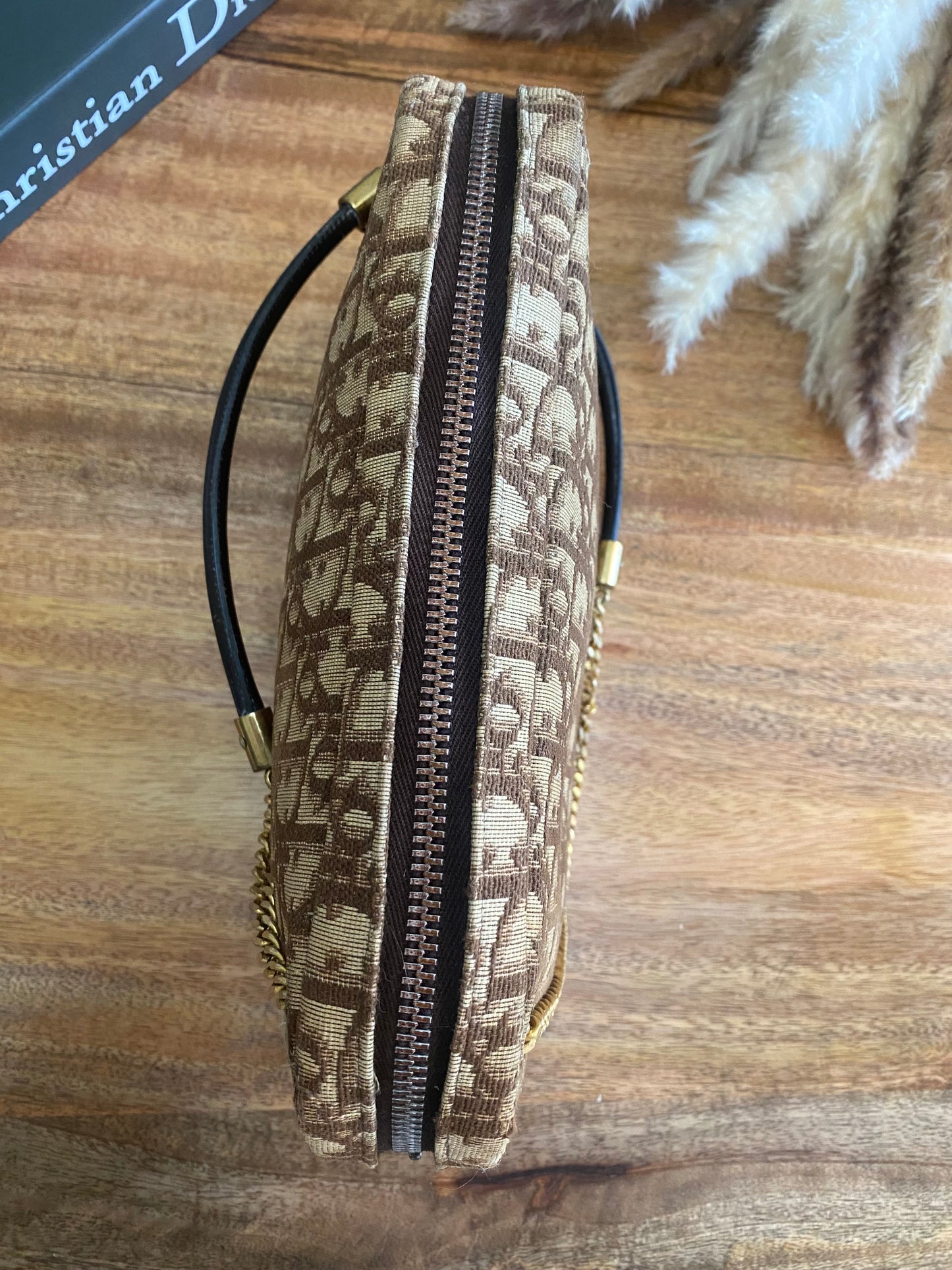 OBLIQUE BROWN SHOULDER BAG