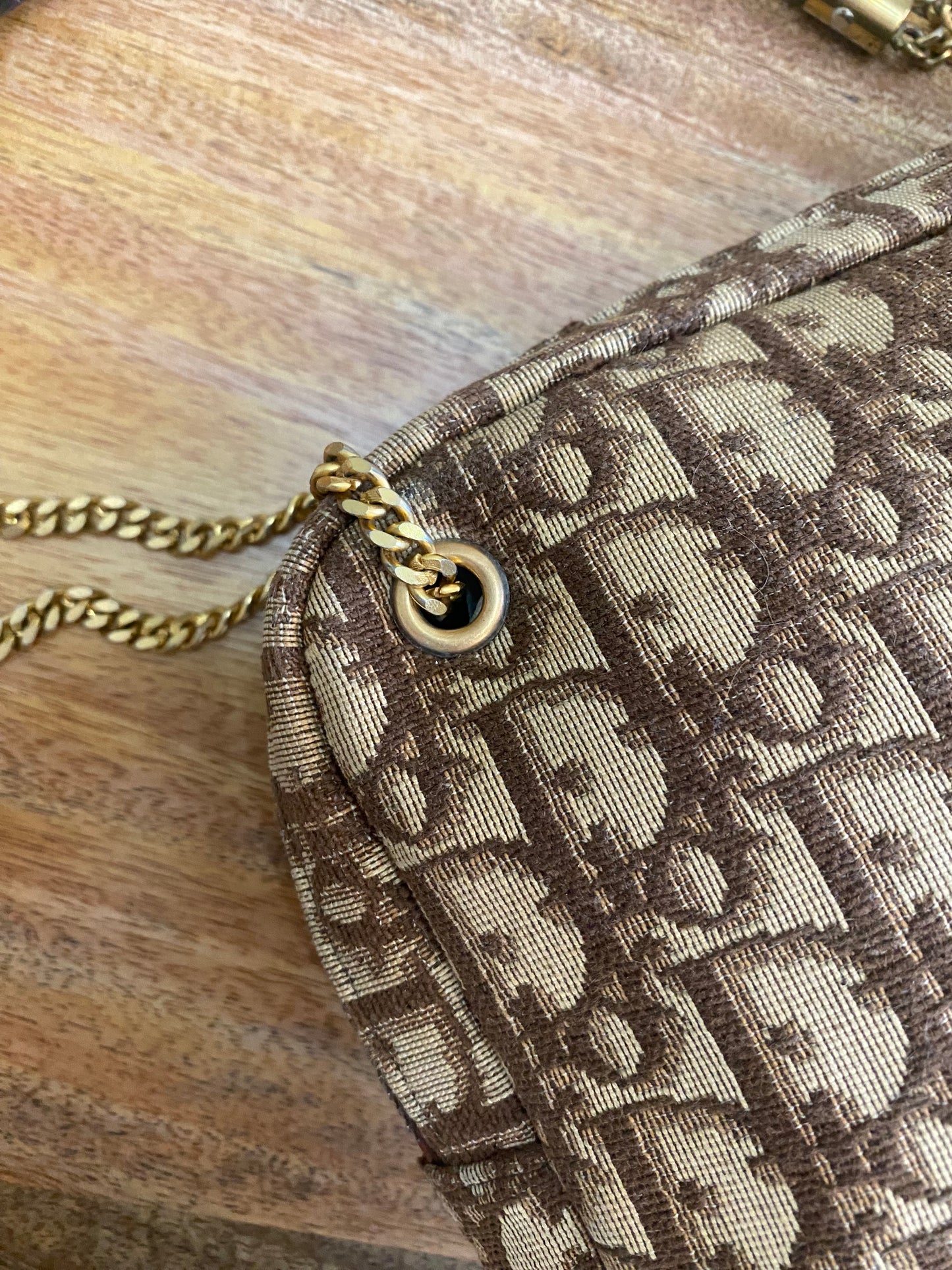 OBLIQUE BROWN SHOULDER BAG