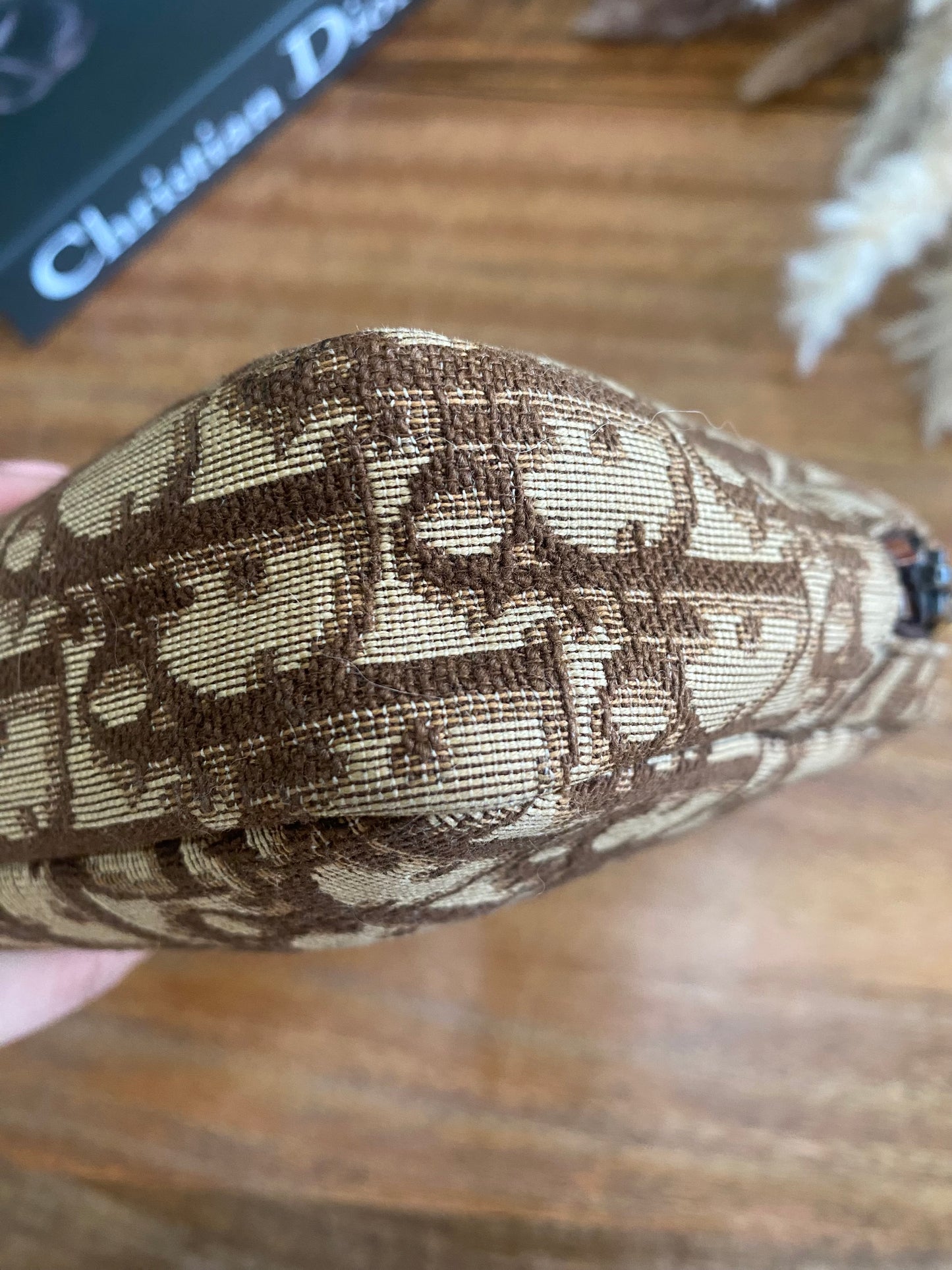 OBLIQUE BROWN SHOULDER BAG