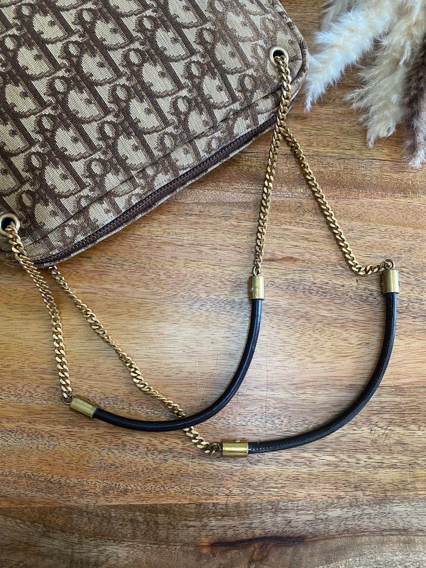 OBLIQUE BROWN SHOULDER BAG