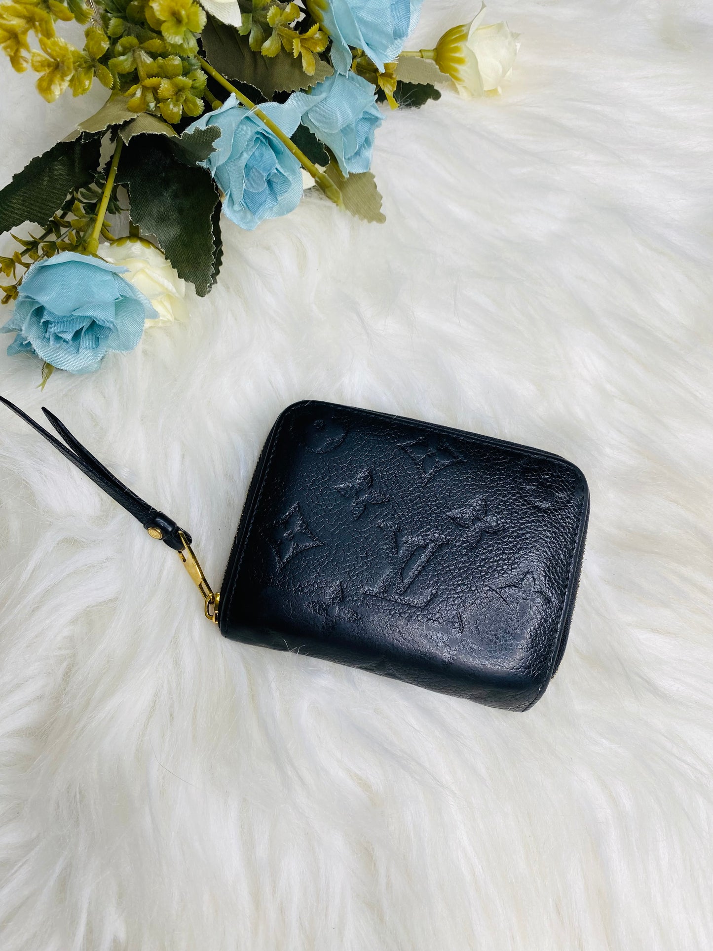 EMPREINTE SHORT ZIPPY WALLET (Black)